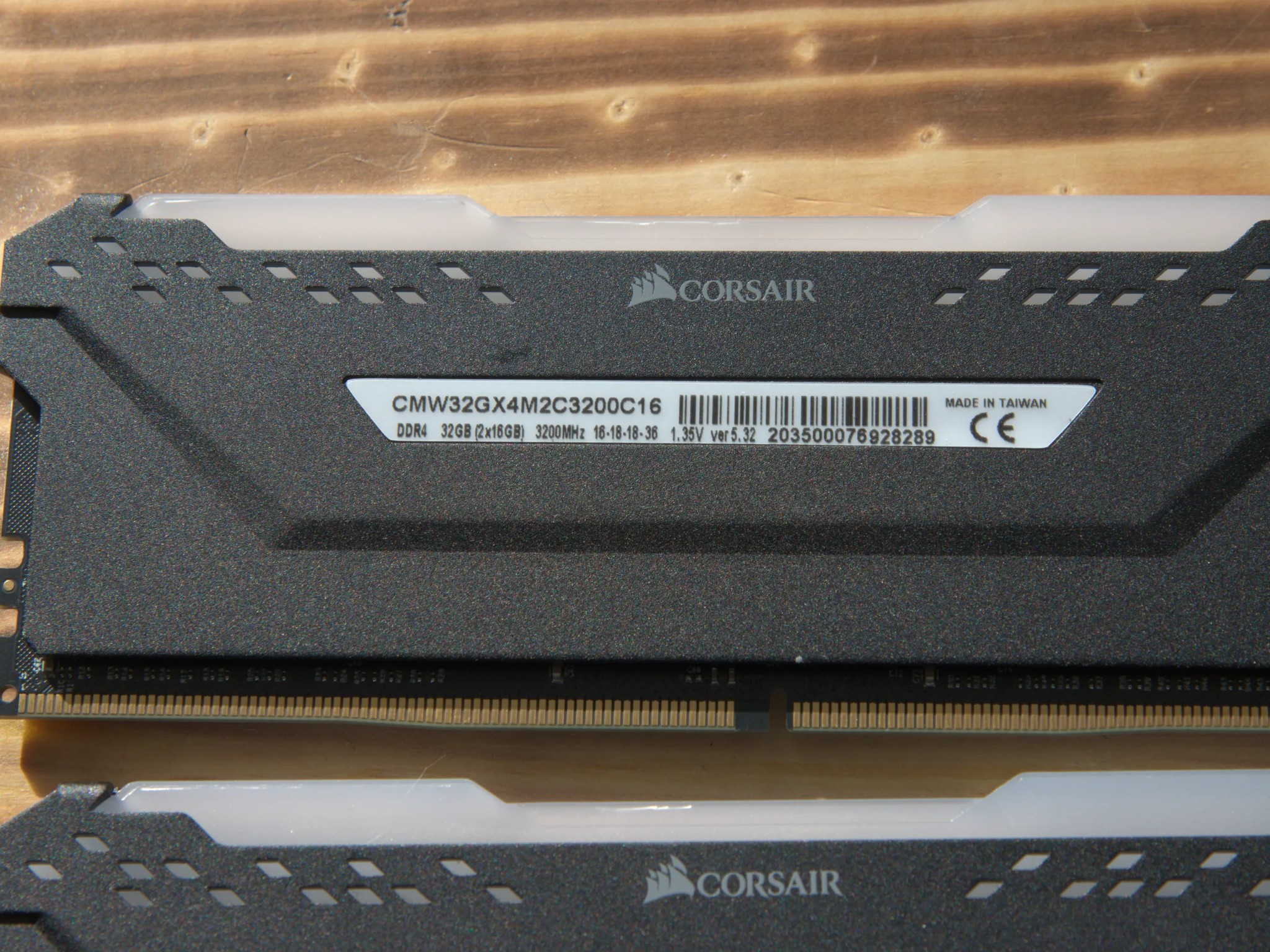 RGB CORSAIR 32GB KIT 2 x 16 - 3200 C16