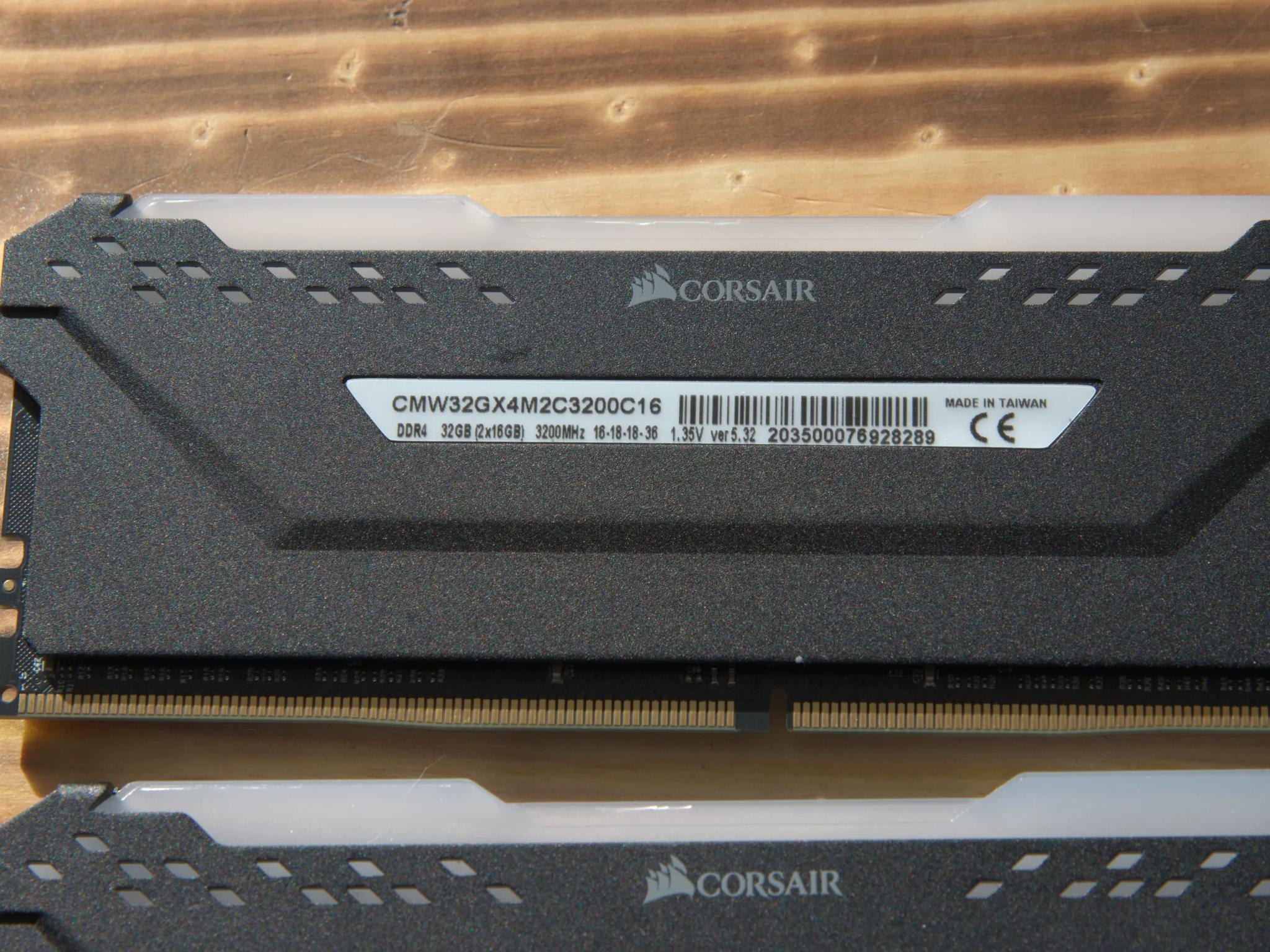 RGB CORSAIR 32GB KIT 2 x 16 - 3200 C16