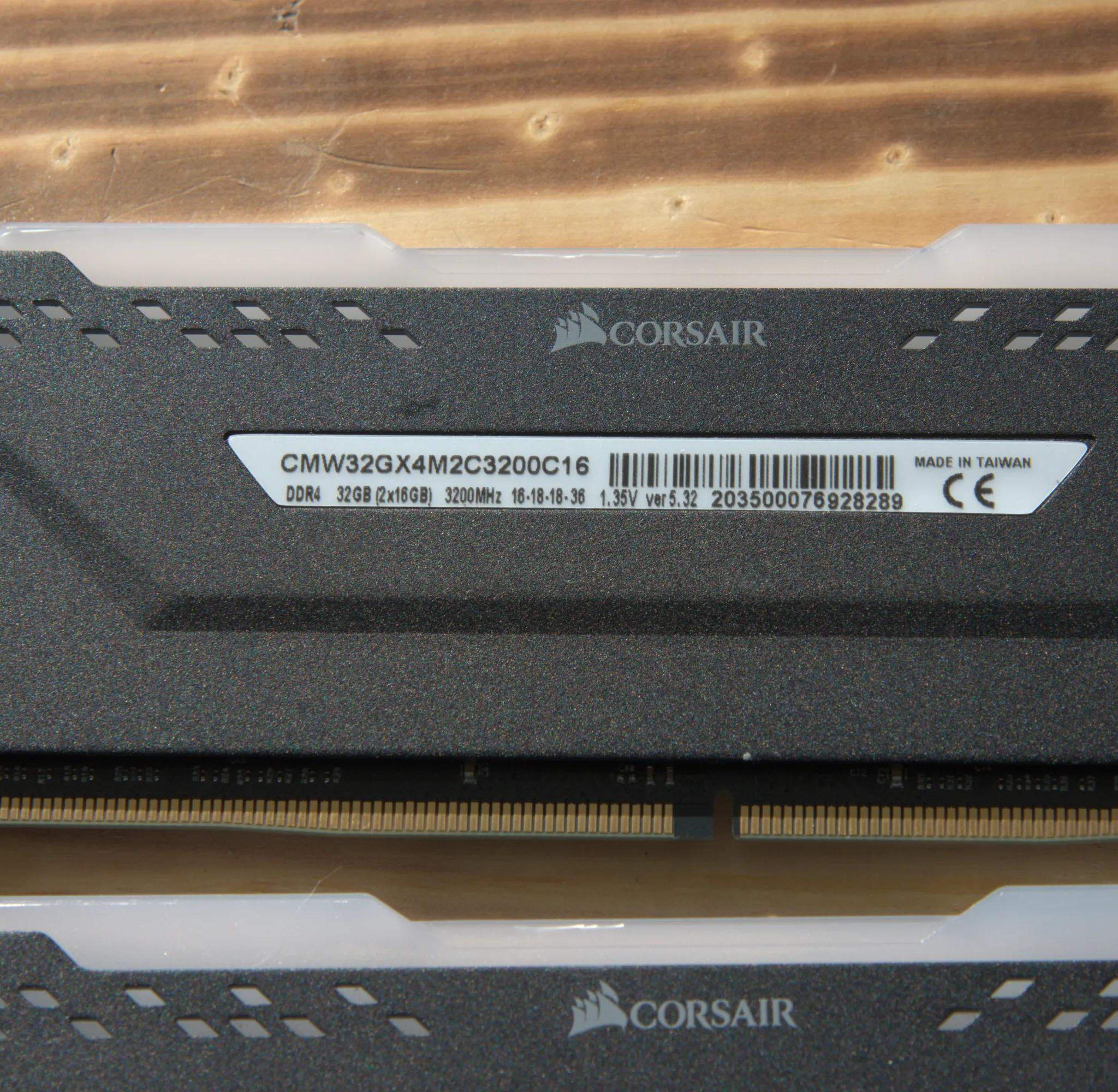 RGB CORSAIR 32GB KIT 2 x 16 - 3200 C16