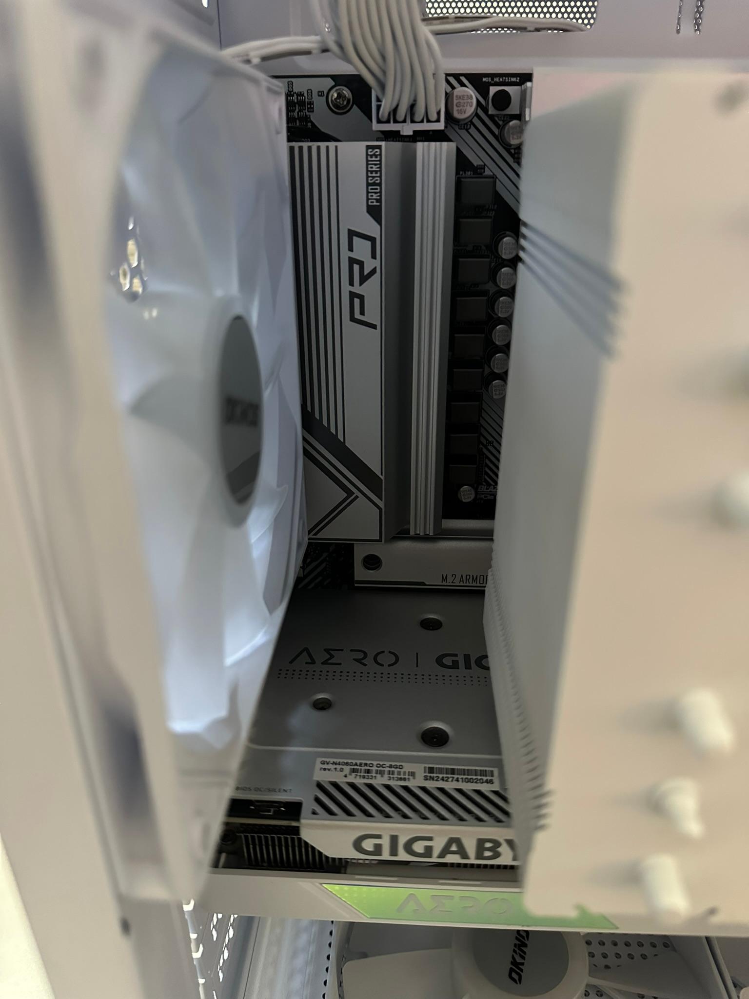 Ryzen 5 8400F / RTX 4060 / 512GB NVME / 16GB RAM