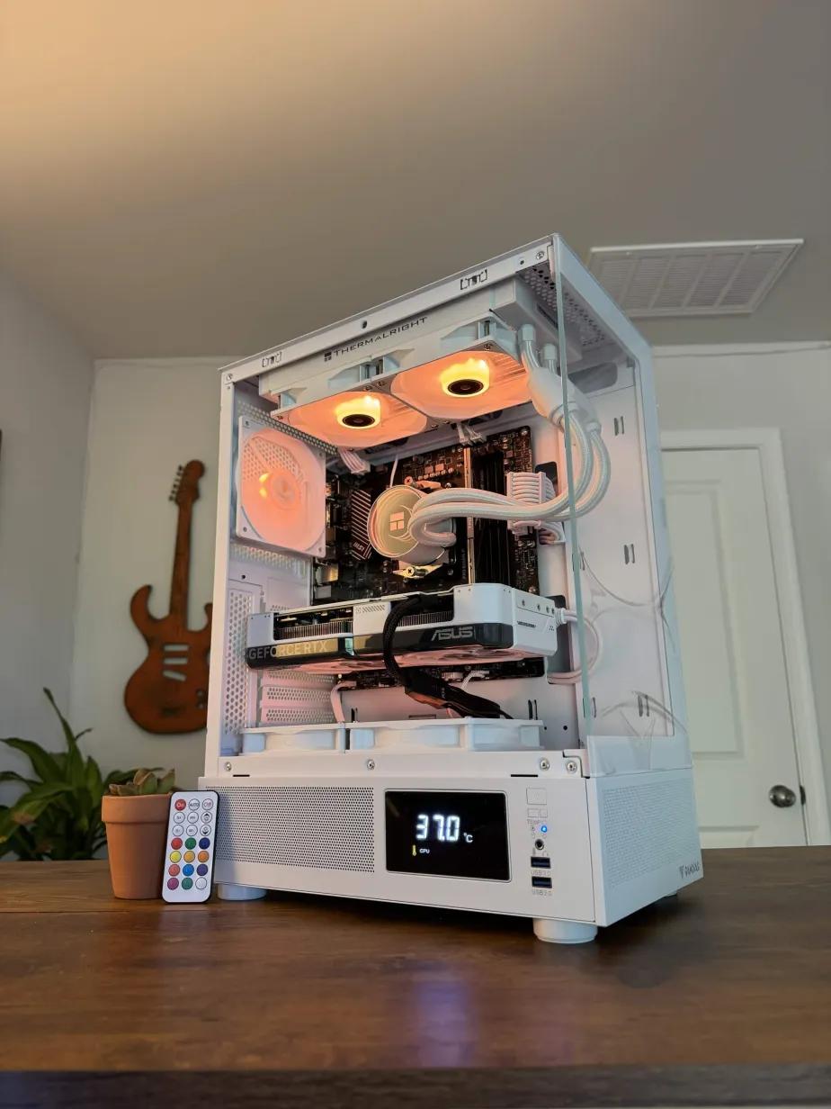 White Custom Gaming PC | 1440p Ready | RTX 4070 Super + Ryzen 5 7600X