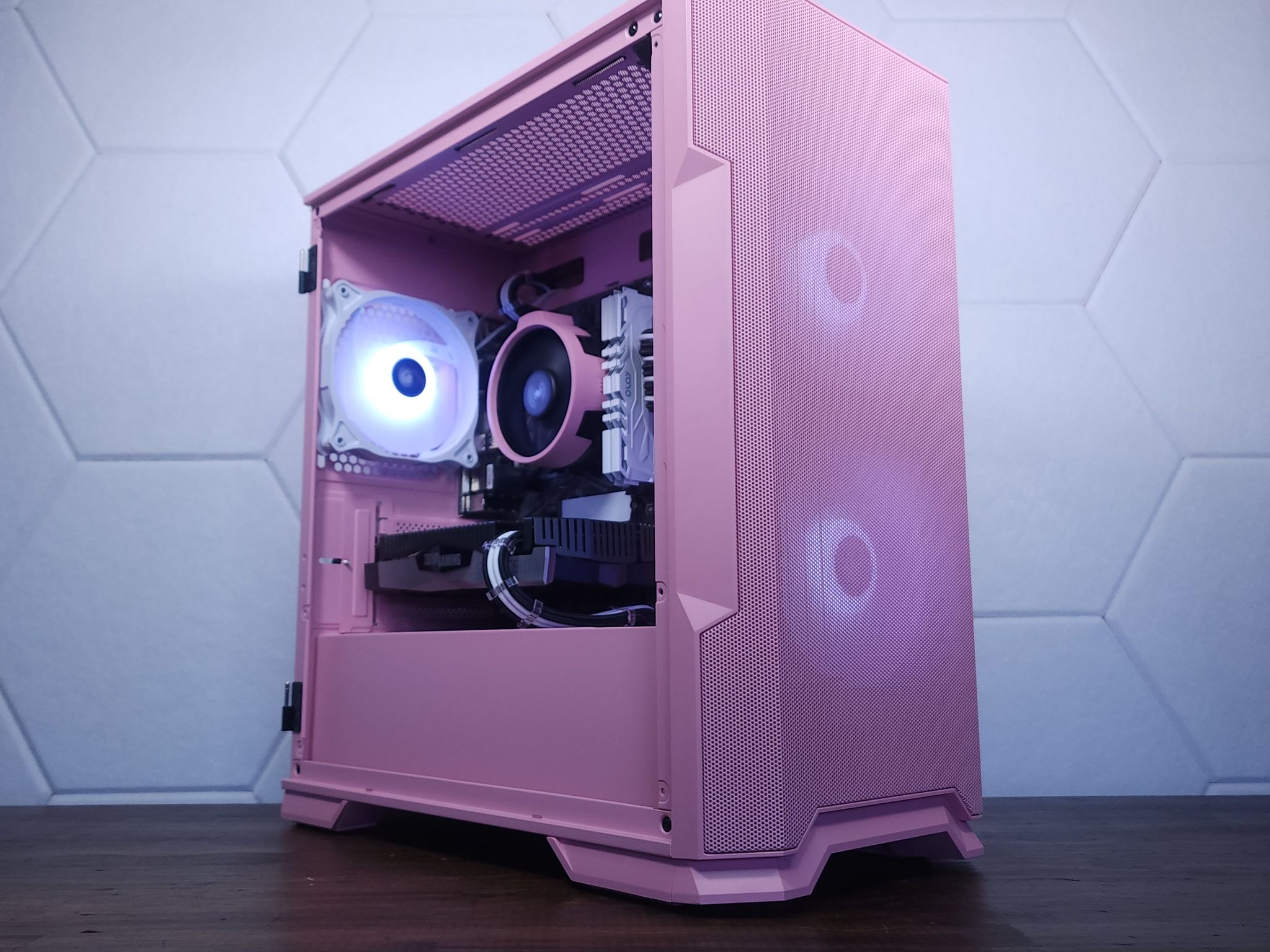 🌸🌸RTX 2060 // Ryzen 3 4100 // 16GB 3200MHz // 1TB NVMe Gen 3
