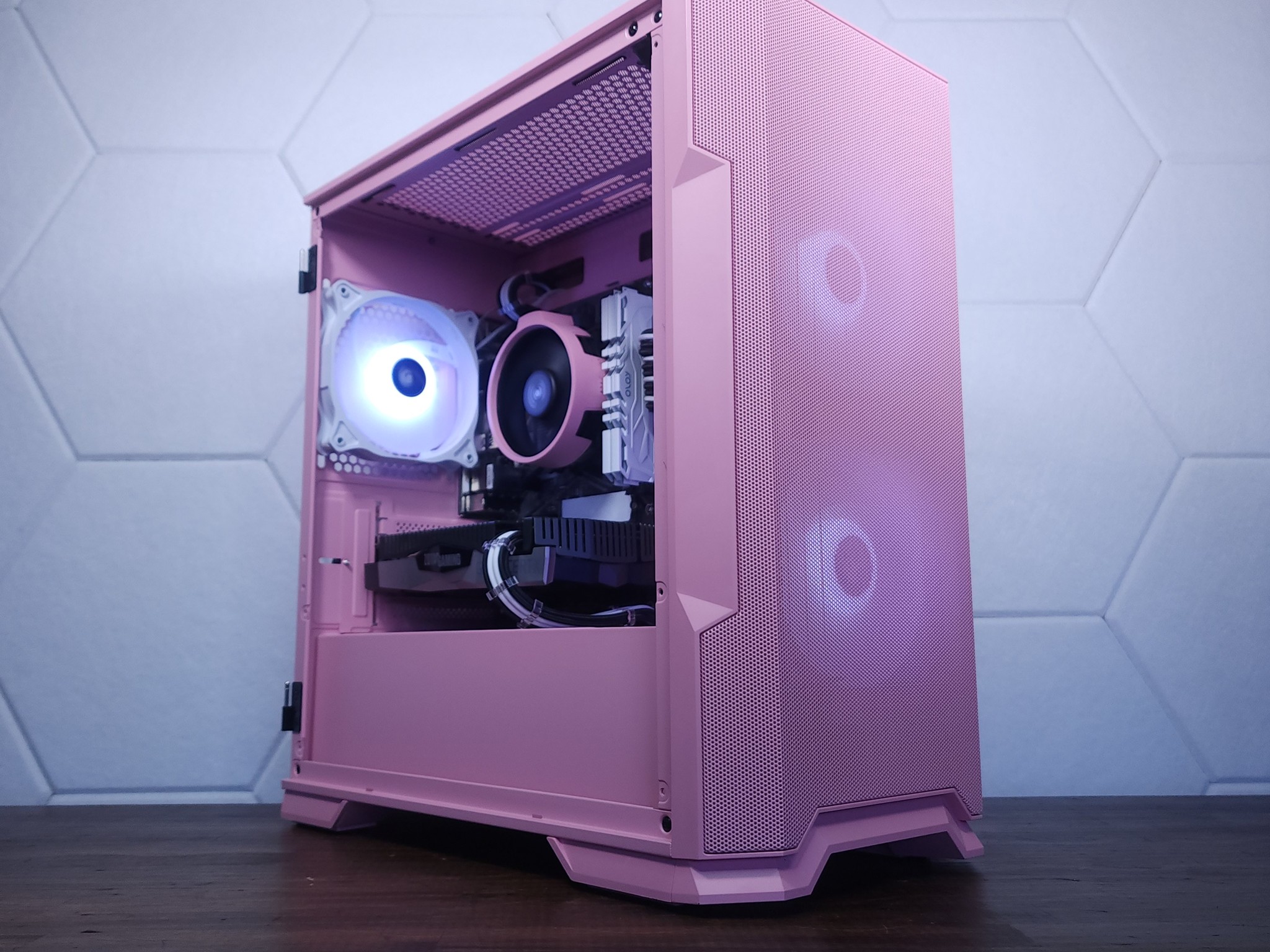 🌸🌸RTX 2060 // Ryzen 3 4100 // 16GB 3200MHz // 1TB NVMe Gen 3