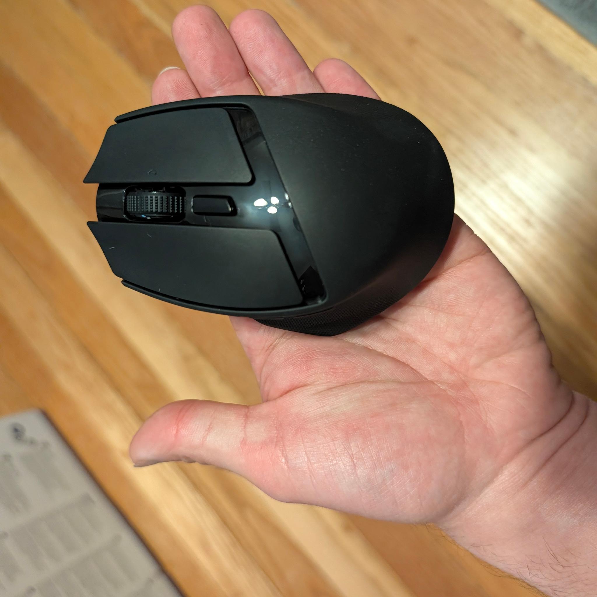 Razer Basilisk Mobile Portable Wireless Gaming Mouse – Excellent Condition with Extras