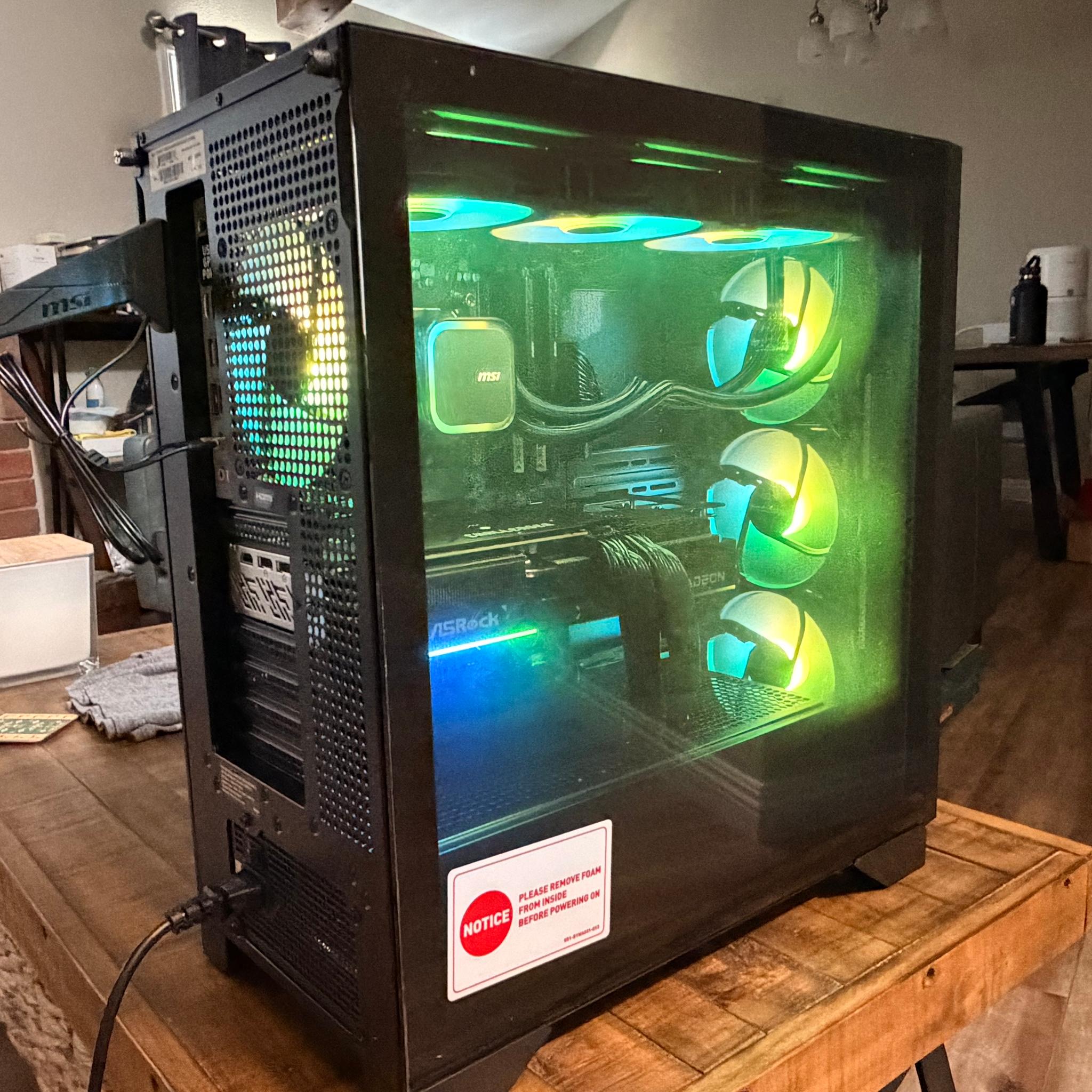 MSI Aegis Gaming PC – Ryzen 9 9900X / RX 9070 XT 16GB / 32GB DDR5 / 2TB SSD