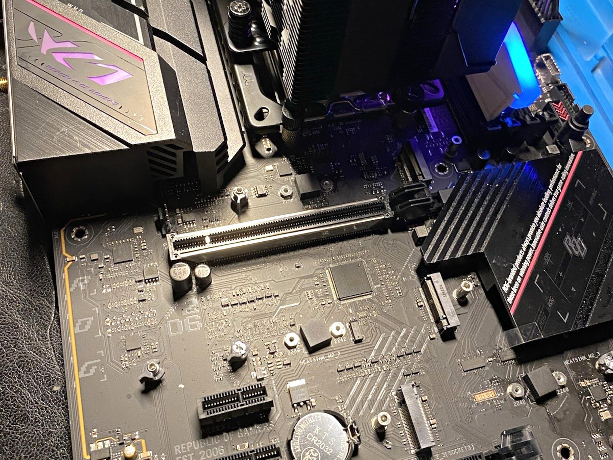 ASUS ROG STRIX B650E-F Gaming WiFi ATX + AMD 7900X CPU Combo