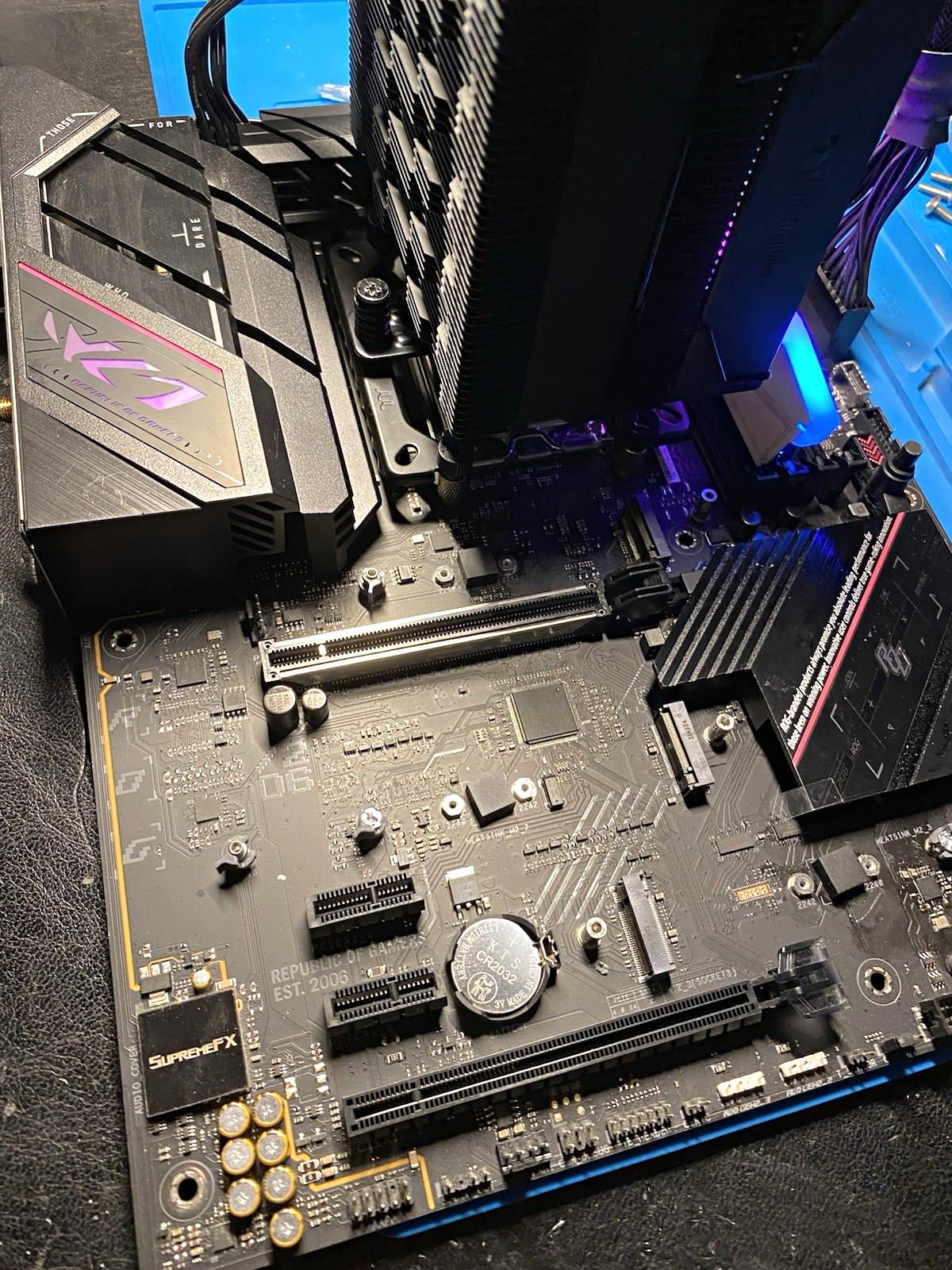 ASUS ROG STRIX B650E-F Gaming WiFi ATX + AMD 7900X CPU Combo