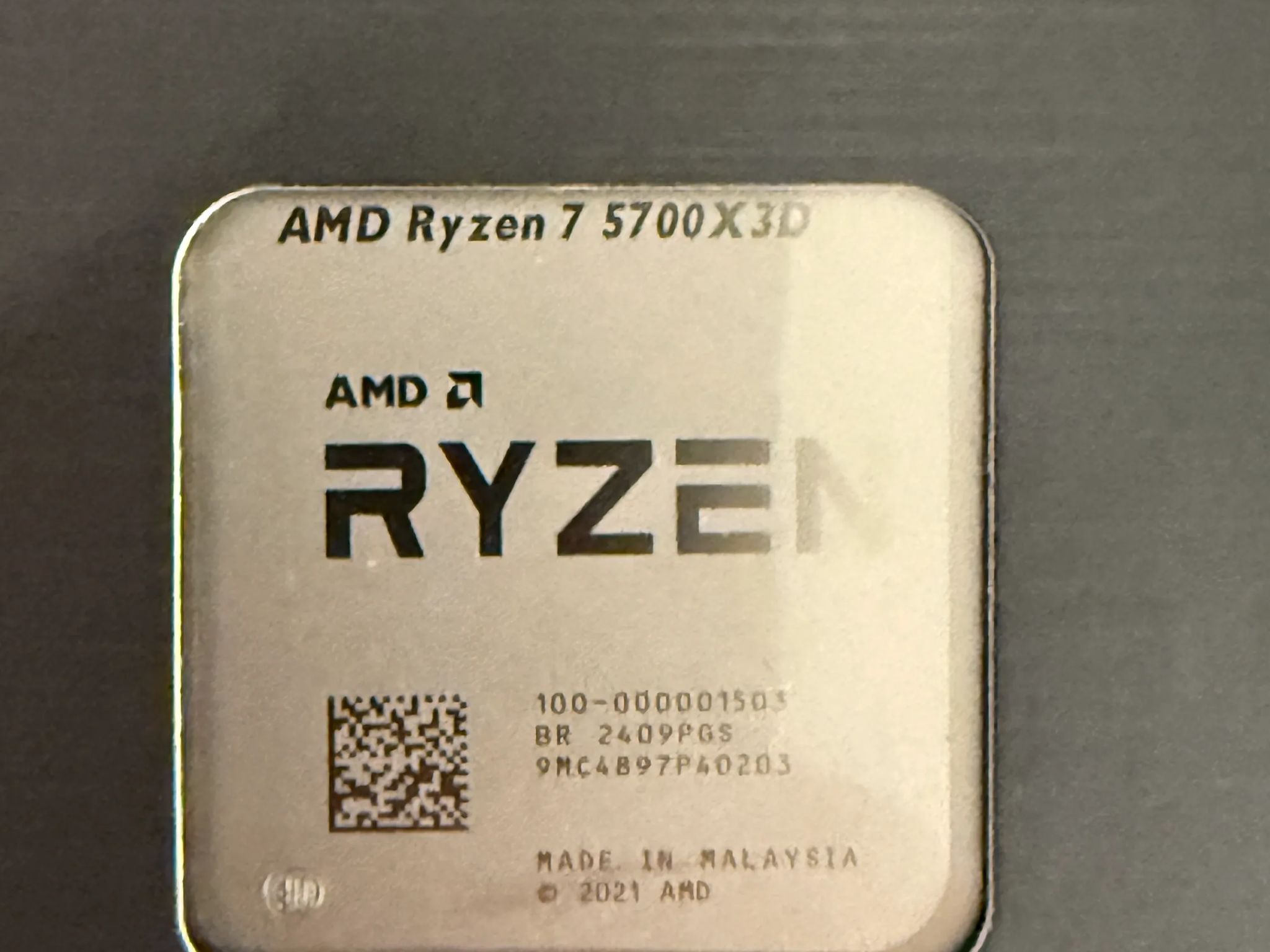 AMD Ryzen 7 5700X3D Vermeer AM4 3.0GHz 8 Core CPU - Heatsink Not Included-Slit on box top but sealed