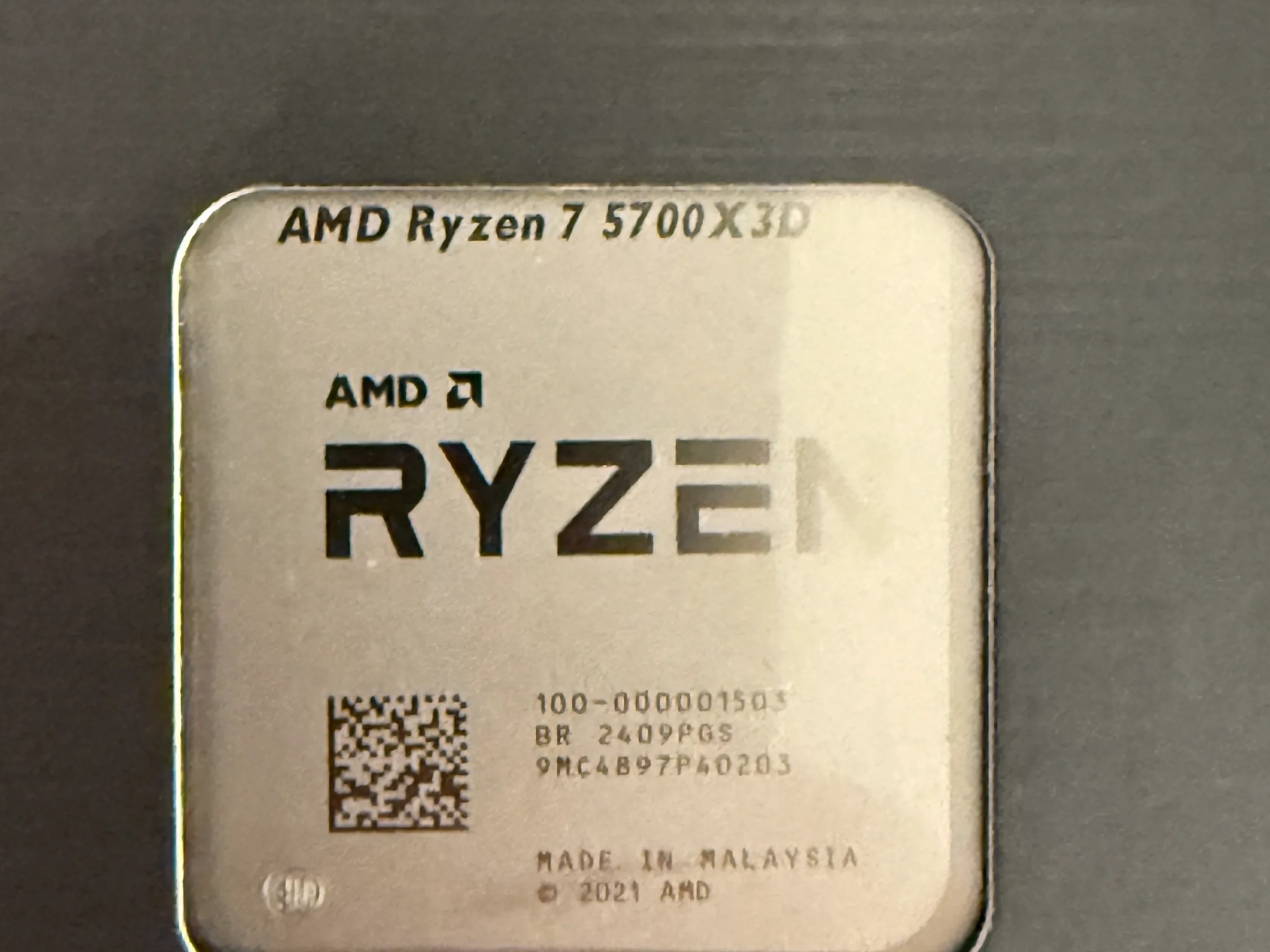 AMD Ryzen 7 5700X3D Vermeer AM4 3.0GHz 8 Core CPU - Heatsink Not Included-Slit on box top but sealed