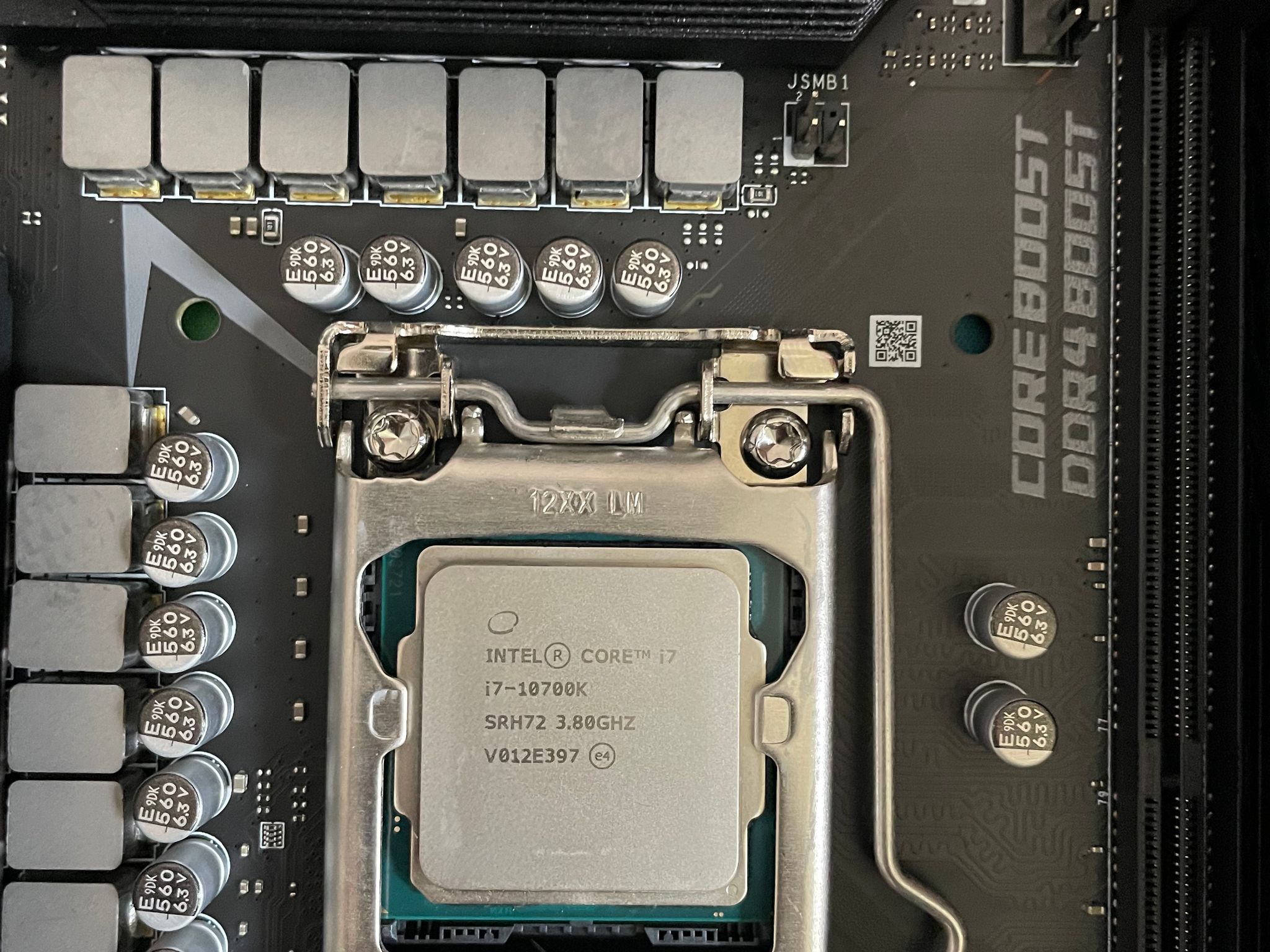 MSI MPG Z490 GAMING EDGE WIFI w/Intel Core i7-10700k and Kingston HyperX Fury DDR4 3000 32GB Kit