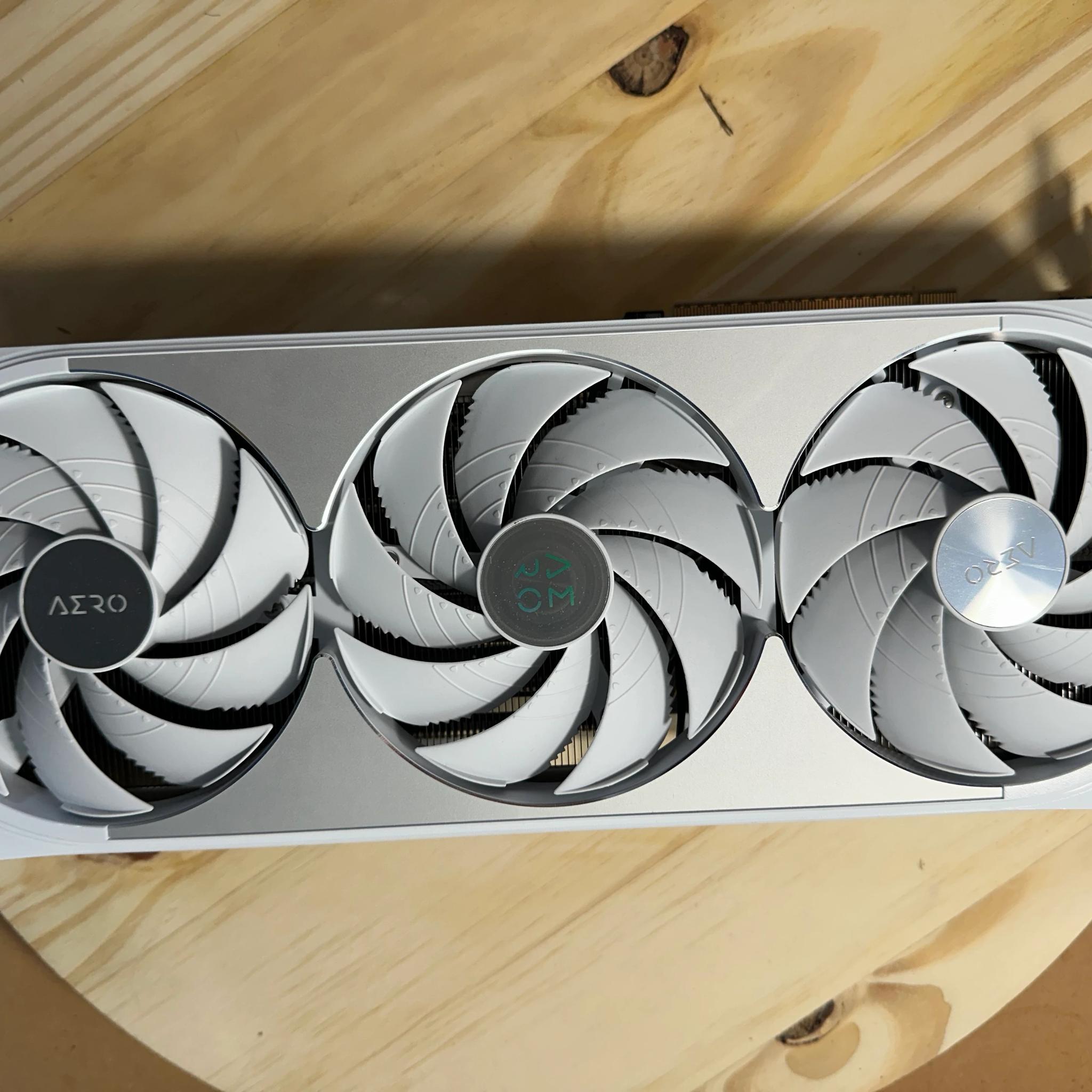 GIGABYTE - NVIDIA GeForce RTX 5070 Ti AERO OC 16G GDDR7 PCI Express 5.0 - White