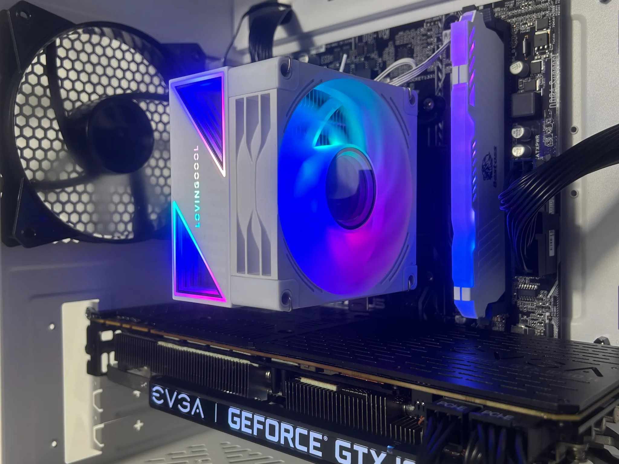 🧊🥶EXT PC - Ryzen 5 2600, GTX 1080 Ti, 16GB, 1TB SSD🥶🧊