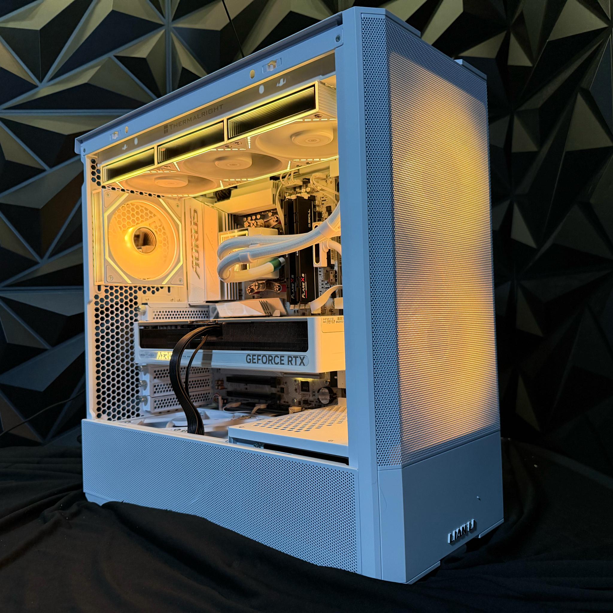 ❄️🤍 WHITEOUT PROTOCOL 🤍❄️Ryzen 9 7900X| RTX 5070| 32 GB DDR5| 2.5 TB NVMe| 850W PSU