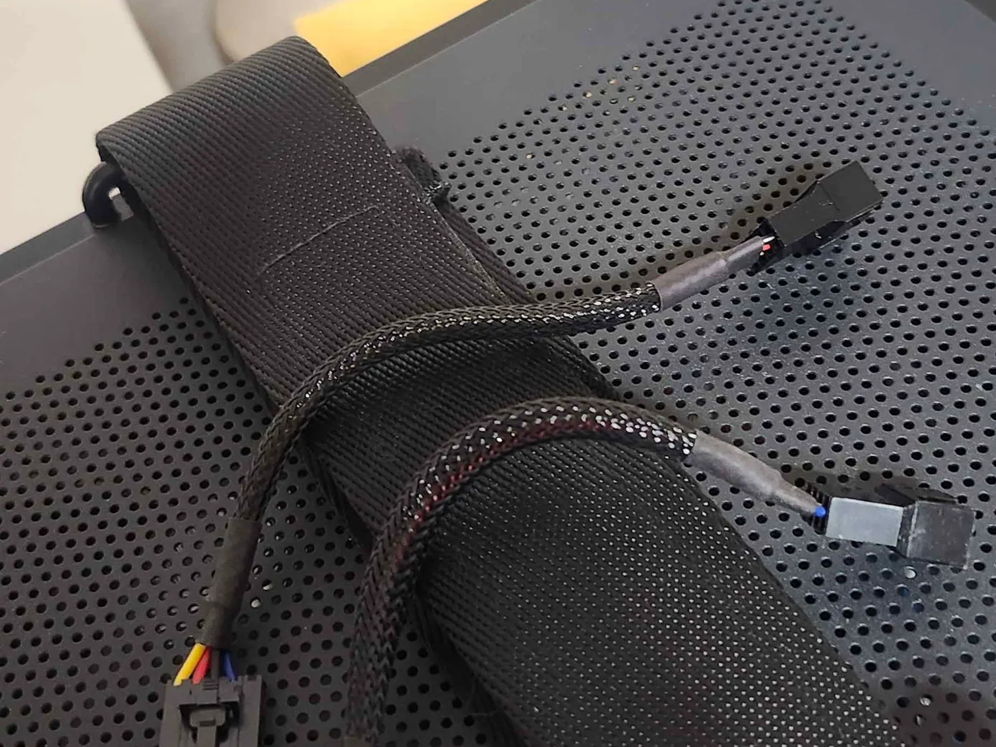 CRJ 5-pin fan adapter cable for (dell motherboards)