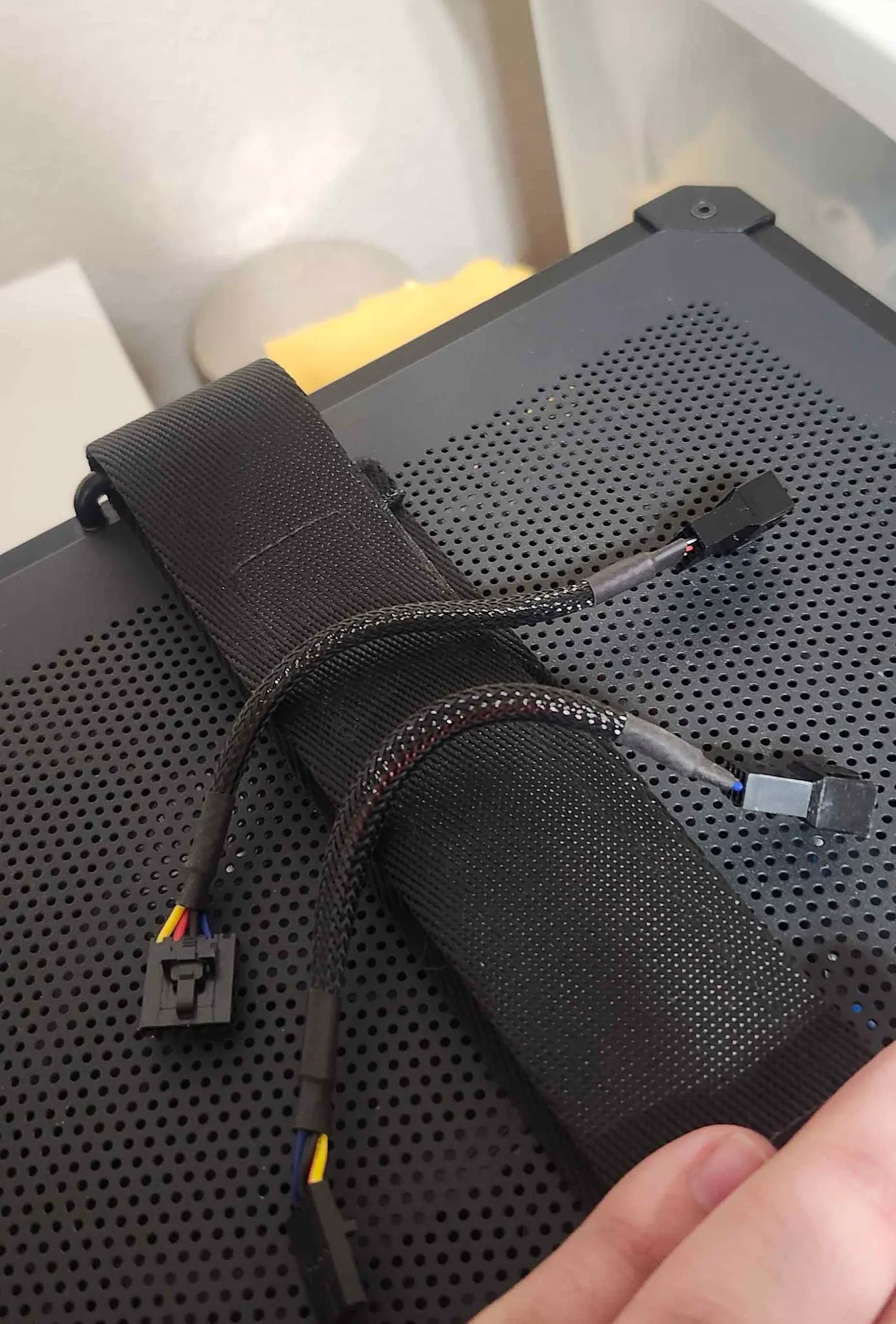 CRJ 5-pin fan adapter cable for (dell motherboards)