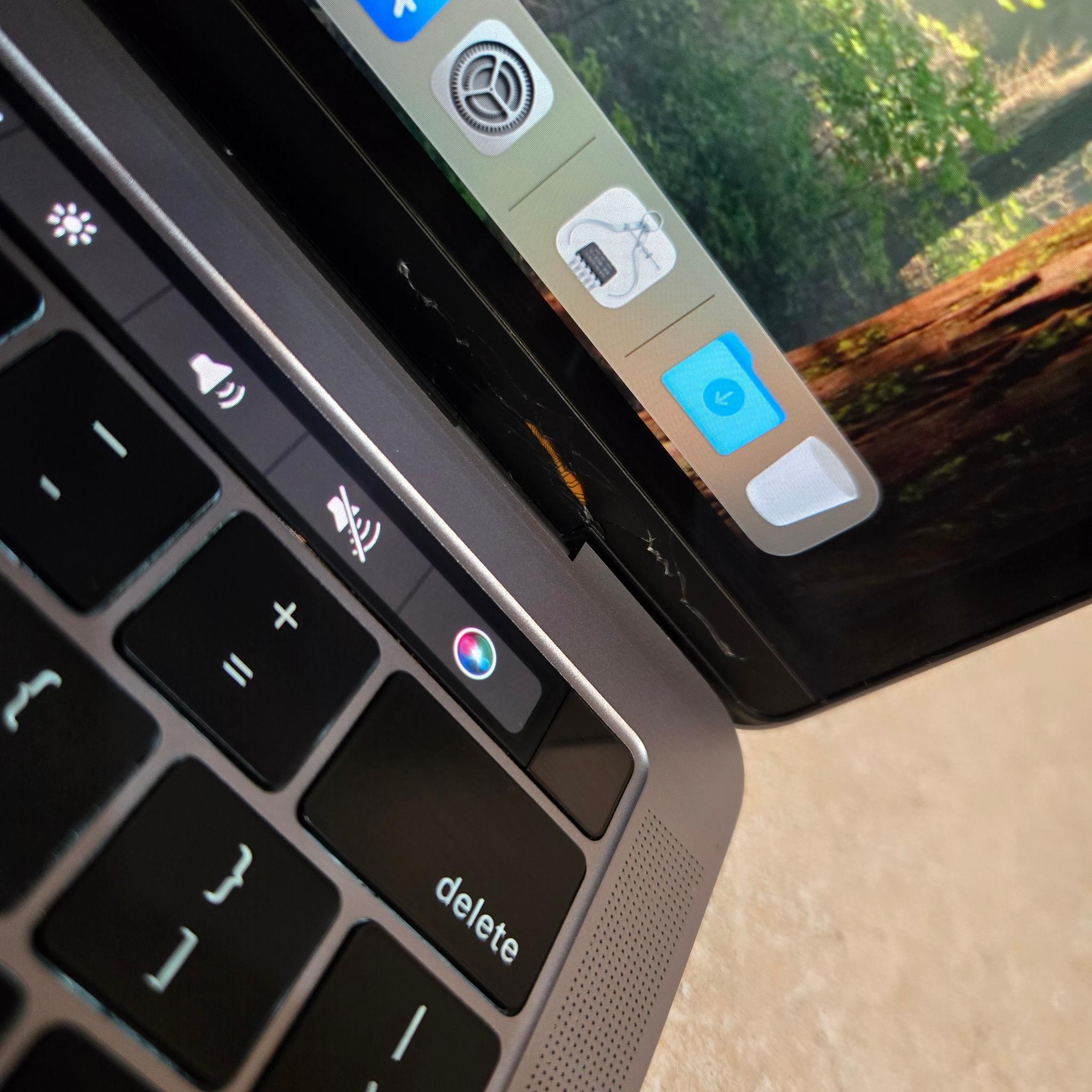 Apple Macbook Pro 13 Inch Laptop - 2019 - intel i5 - 128GB SSD - Model A2159