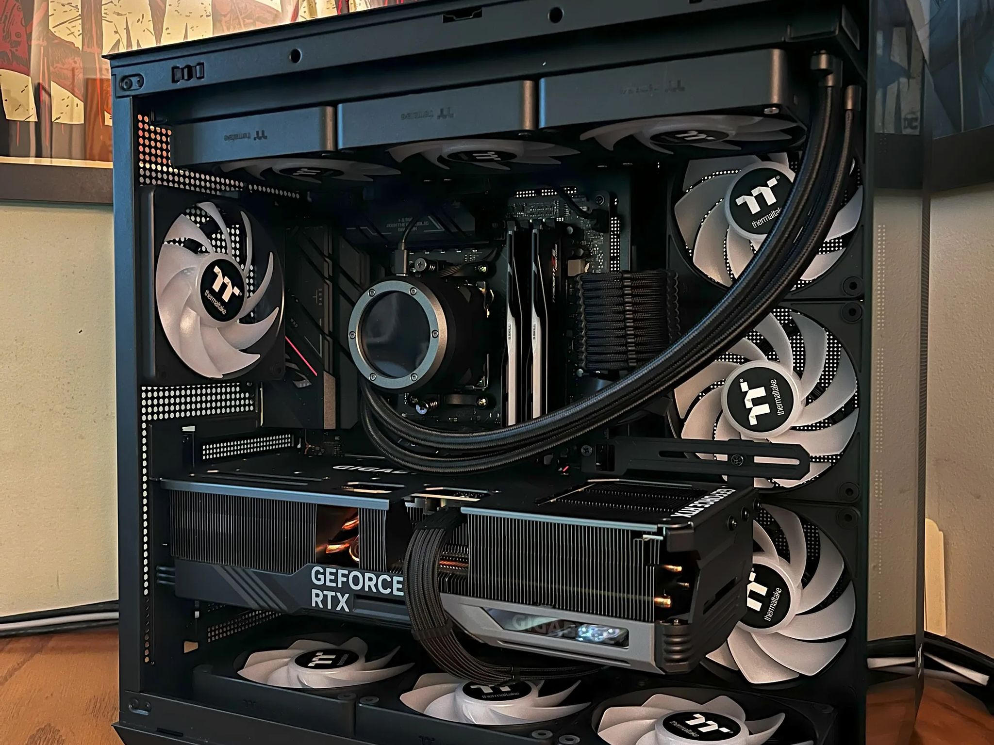 "THE CUBE" - RTX 4080 SUPER OC | Ryzen 7 7800X3D | 32GB CL 32 @6400 MT/s | 4TB | 1000W Platinum