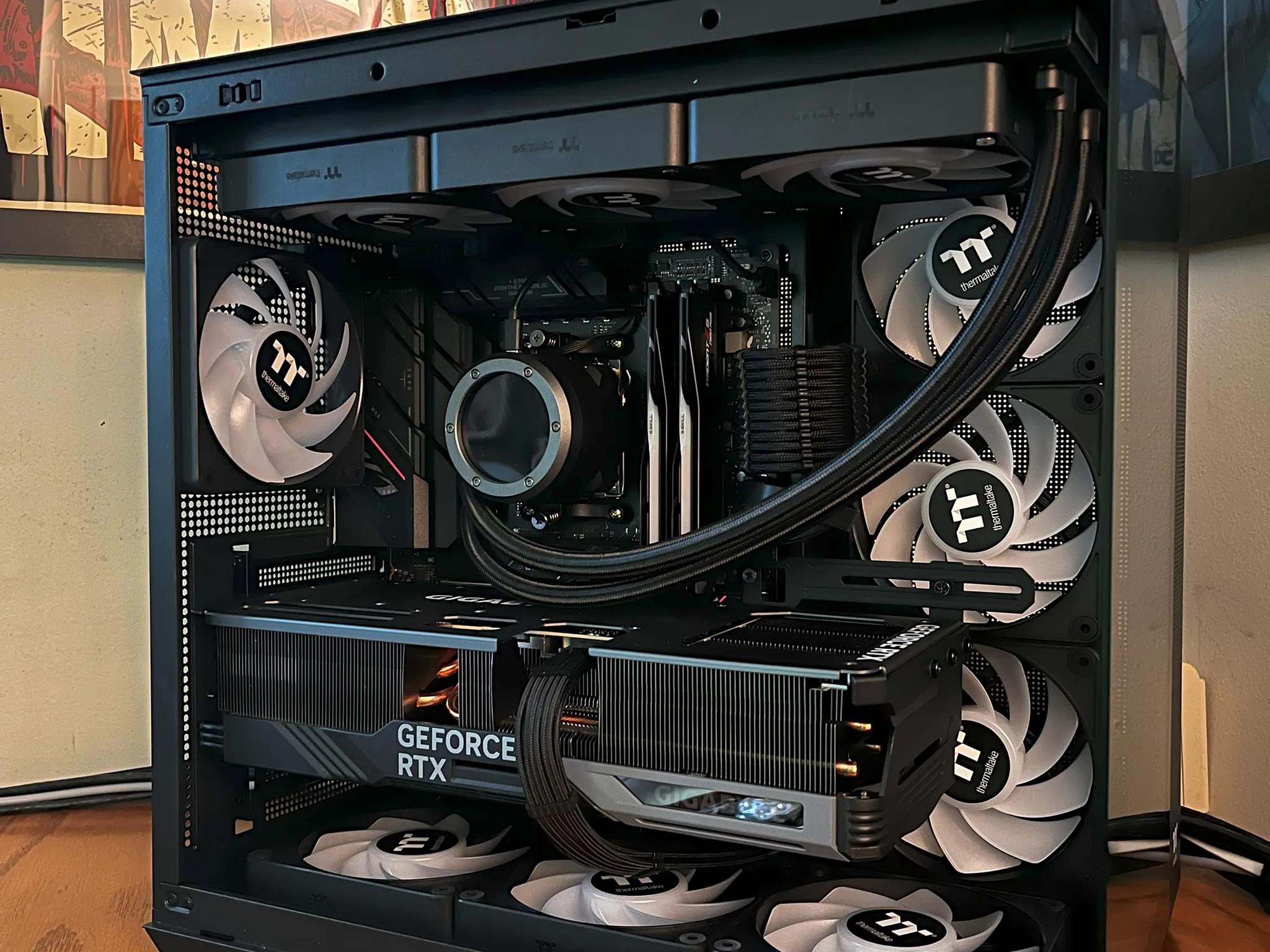 "THE CUBE" - RTX 4080 SUPER OC | Ryzen 7 7800X3D | 32GB CL 32 @6400 MT/s | 4TB | 1000W Platinum