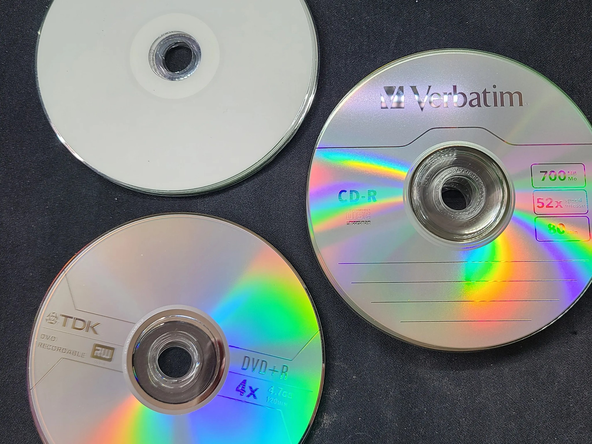 13 CD-R & 3DVD+R s and 50 Staples Disc Envelopes in box