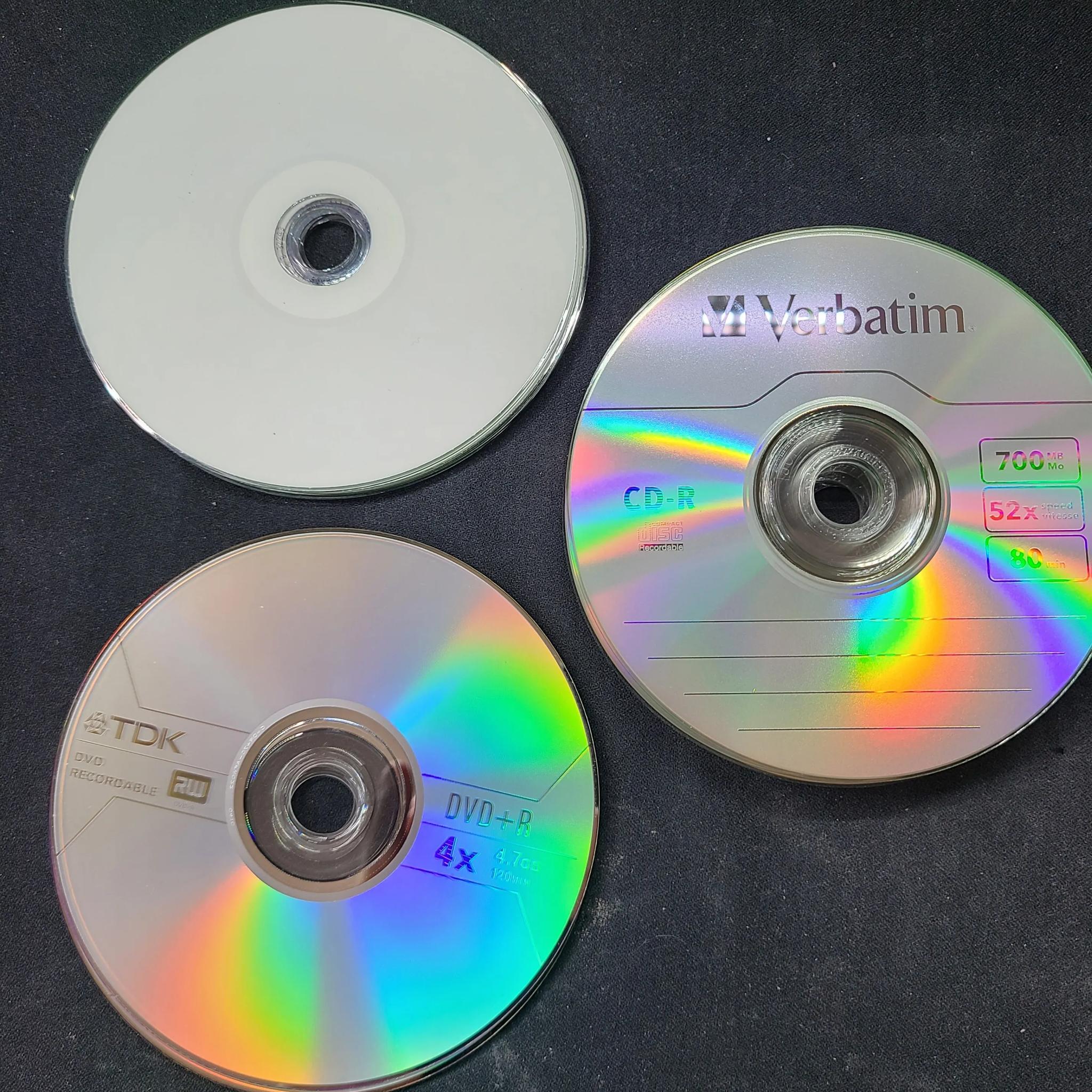 13 CD-R & 3DVD+R s and 50 Staples Disc Envelopes in box