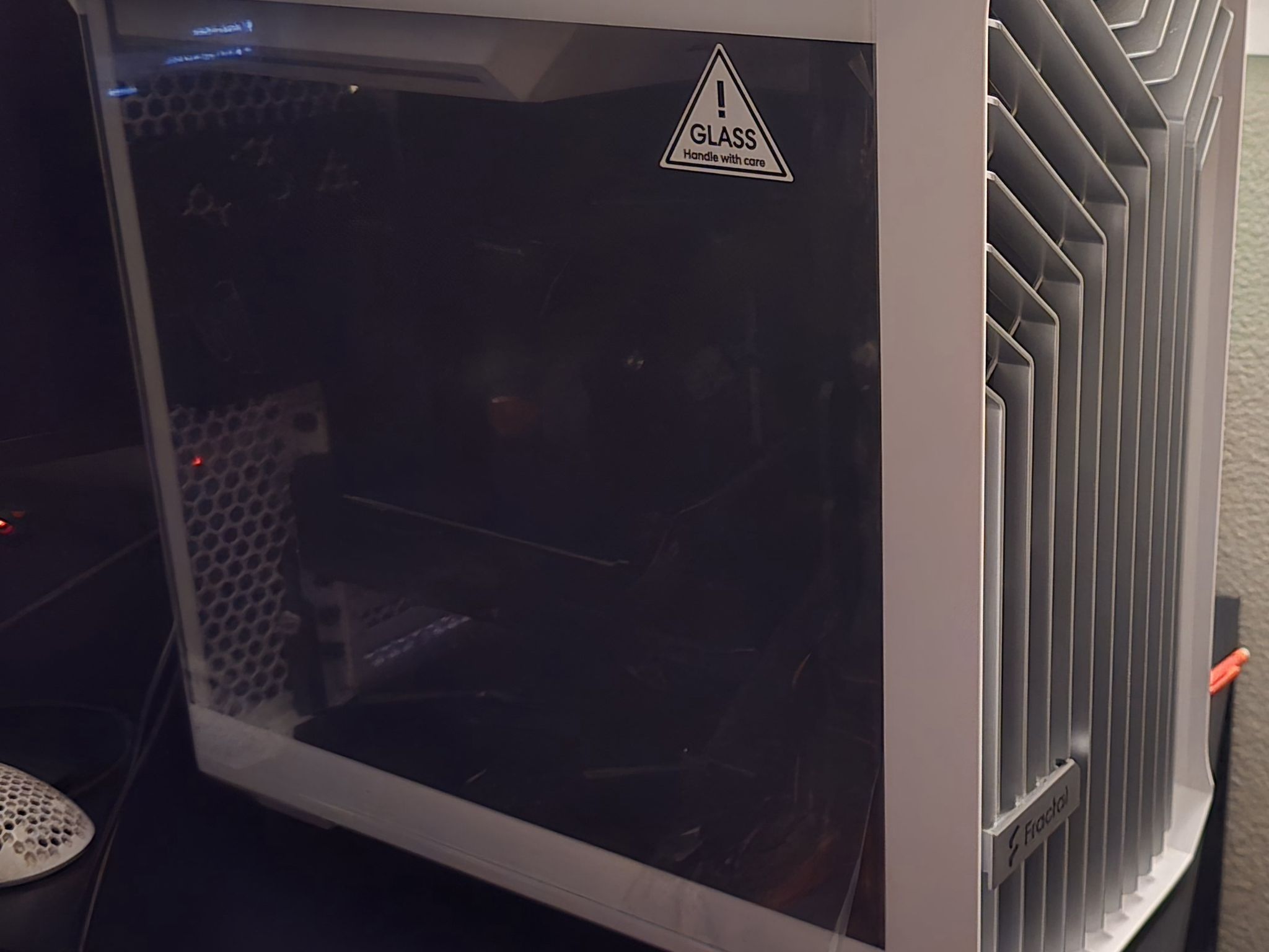 BLACK AND WHITE ENTRY GAMING/STREAMING PC FOR 1440P: 4070, I-7 13700KF, 32gb DDR5, 2TB SN850X