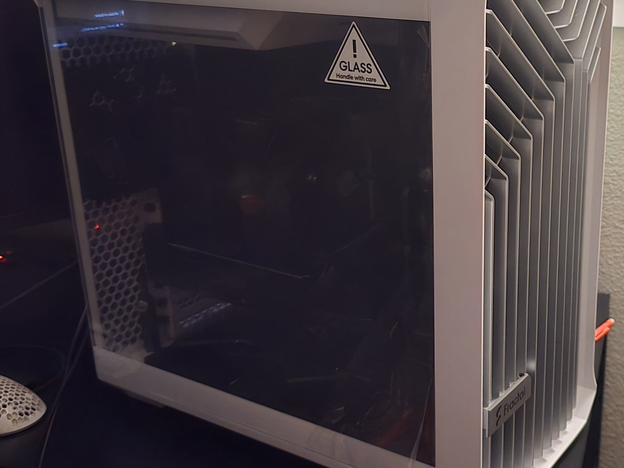 BLACK AND WHITE ENTRY GAMING/STREAMING PC FOR 1440P: 4070, I-7 13700KF, 32gb DDR5, 2TB SN850X