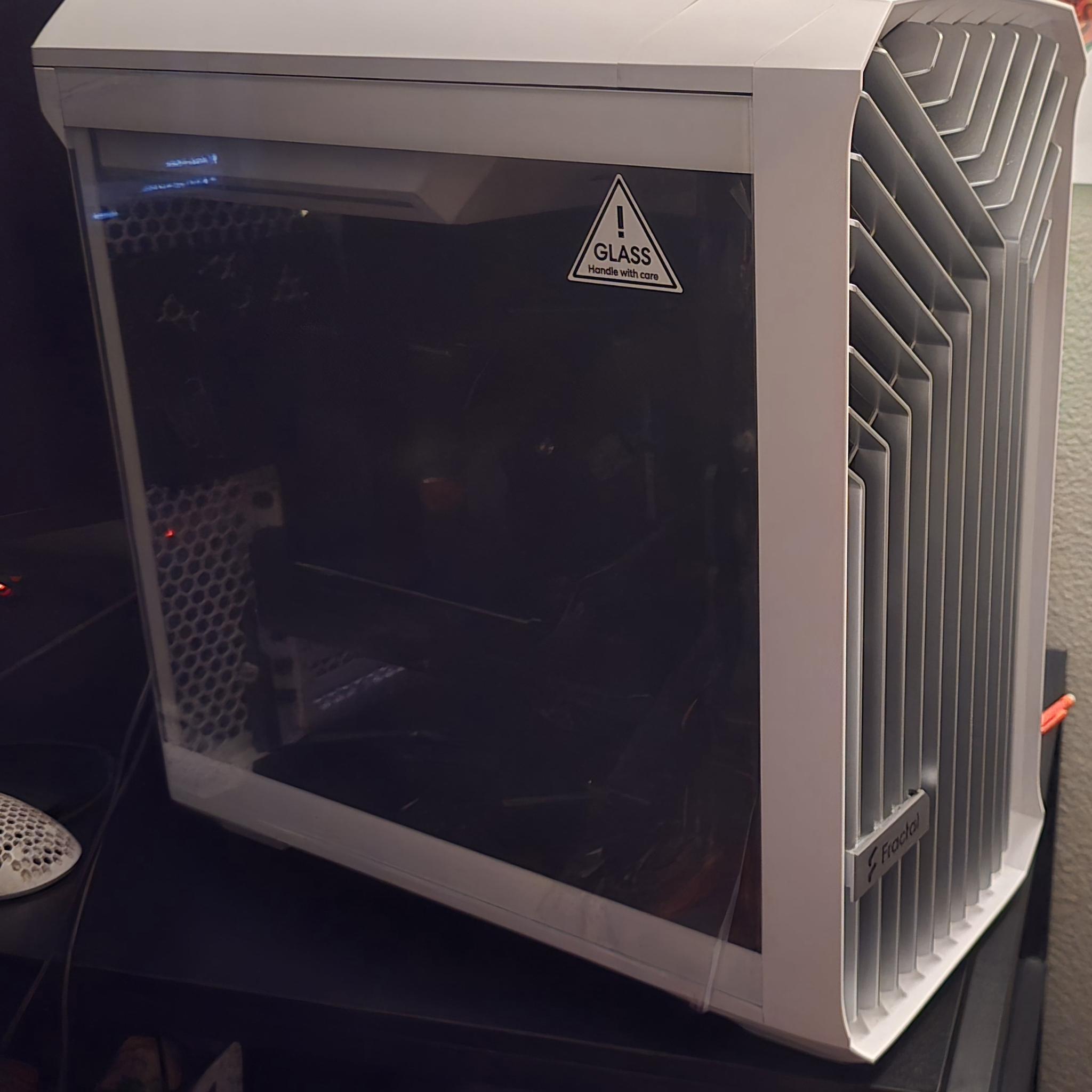 BLACK AND WHITE ENTRY GAMING/STREAMING PC FOR 1440P: 4070, I-7 13700KF, 32gb DDR5, 2TB SN850X