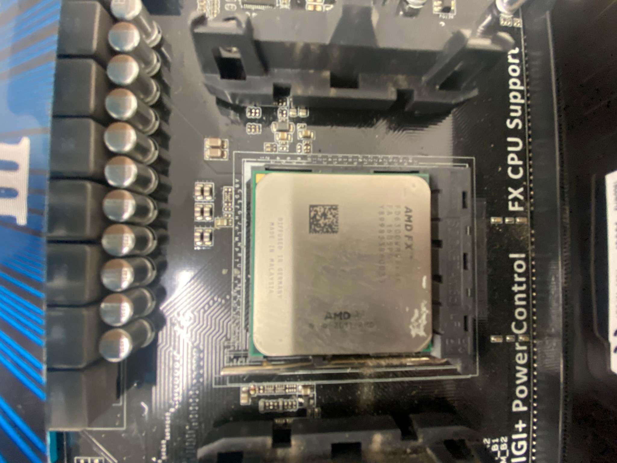 ASUS M5A99FX PRO R2.0 Motherboard + AMD FX CPU + 4GB Corsair DDR3 RAM Combo