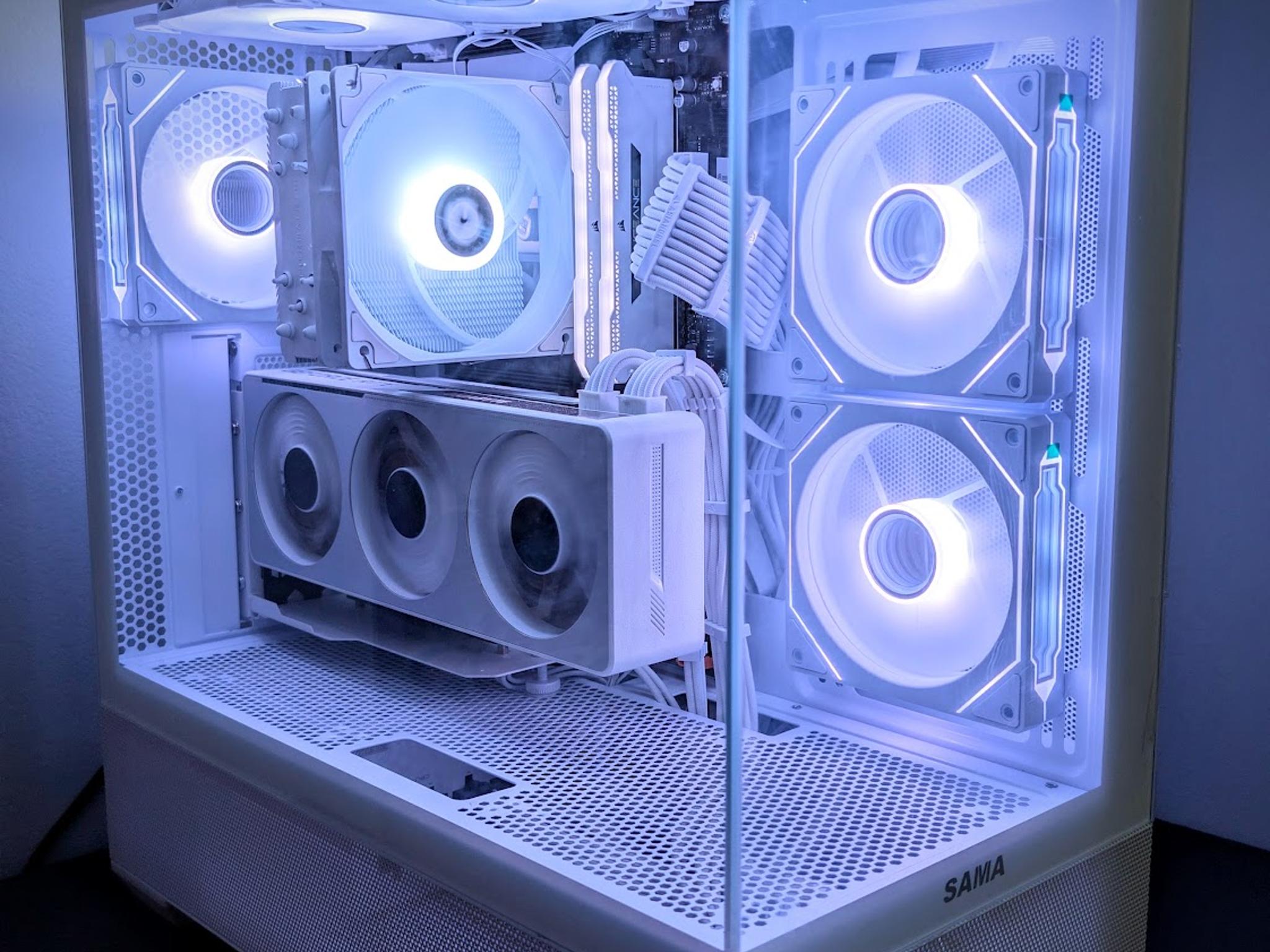 GIGABYTE Dual Vision Showcase PC - RTX 3070 / Ryzen 5700X / 32GB CL16 / Thunderbolt 3 Creator Build