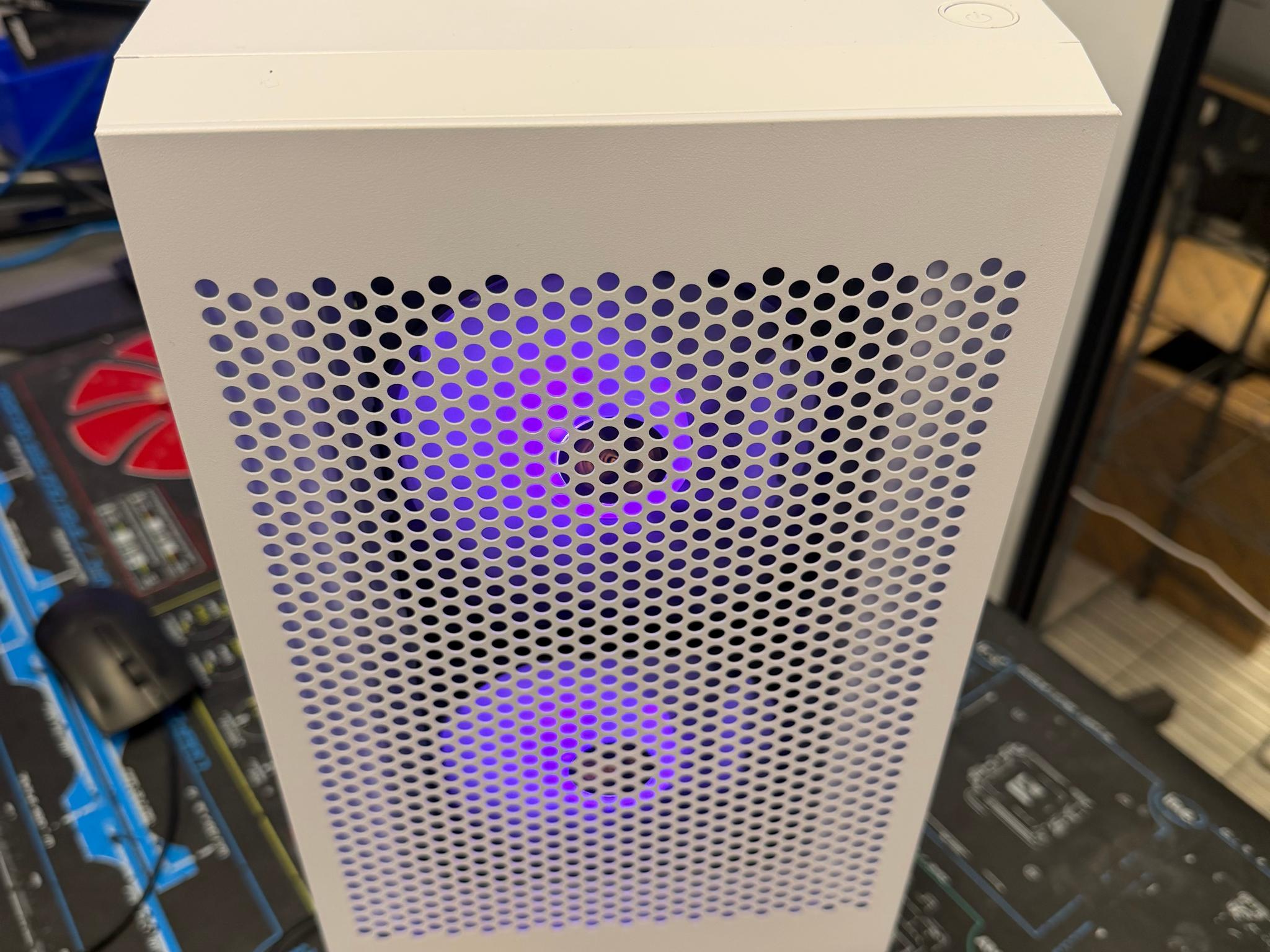 Lightning in a bottle!! Custom Gaming PC Build