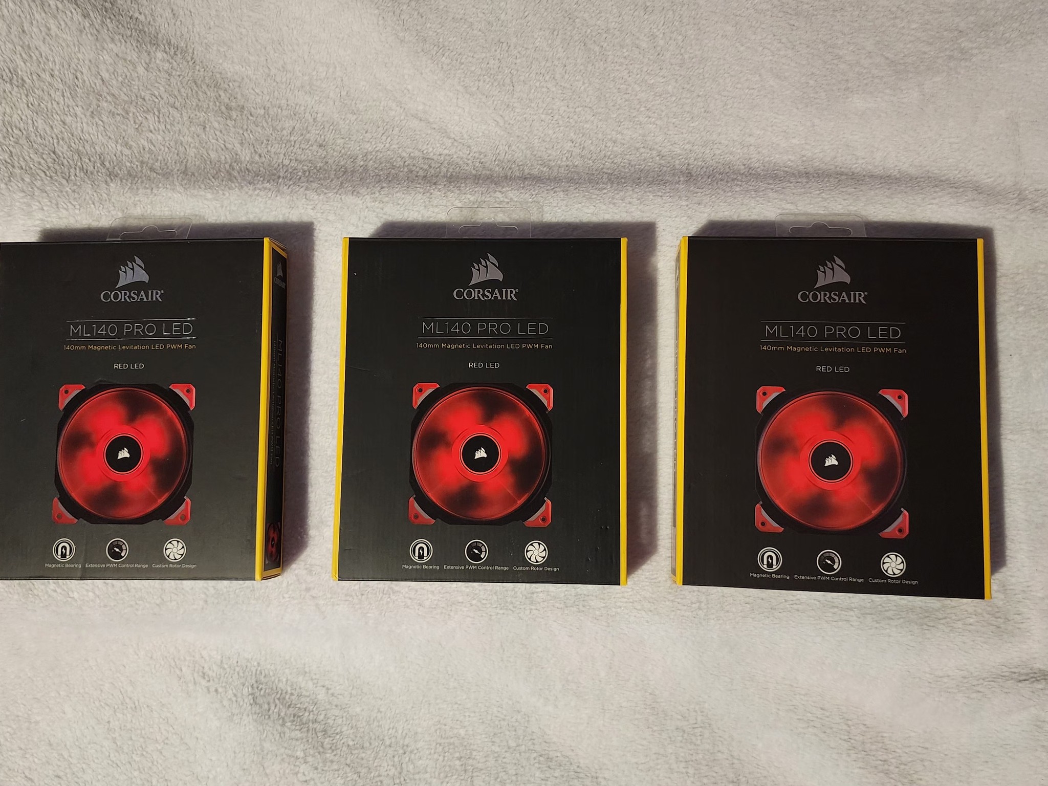 3 Corsair ML140 Pro LED, Red, 140mm Premium Magnetic Levitation Cooling Fans, 4 Pin
