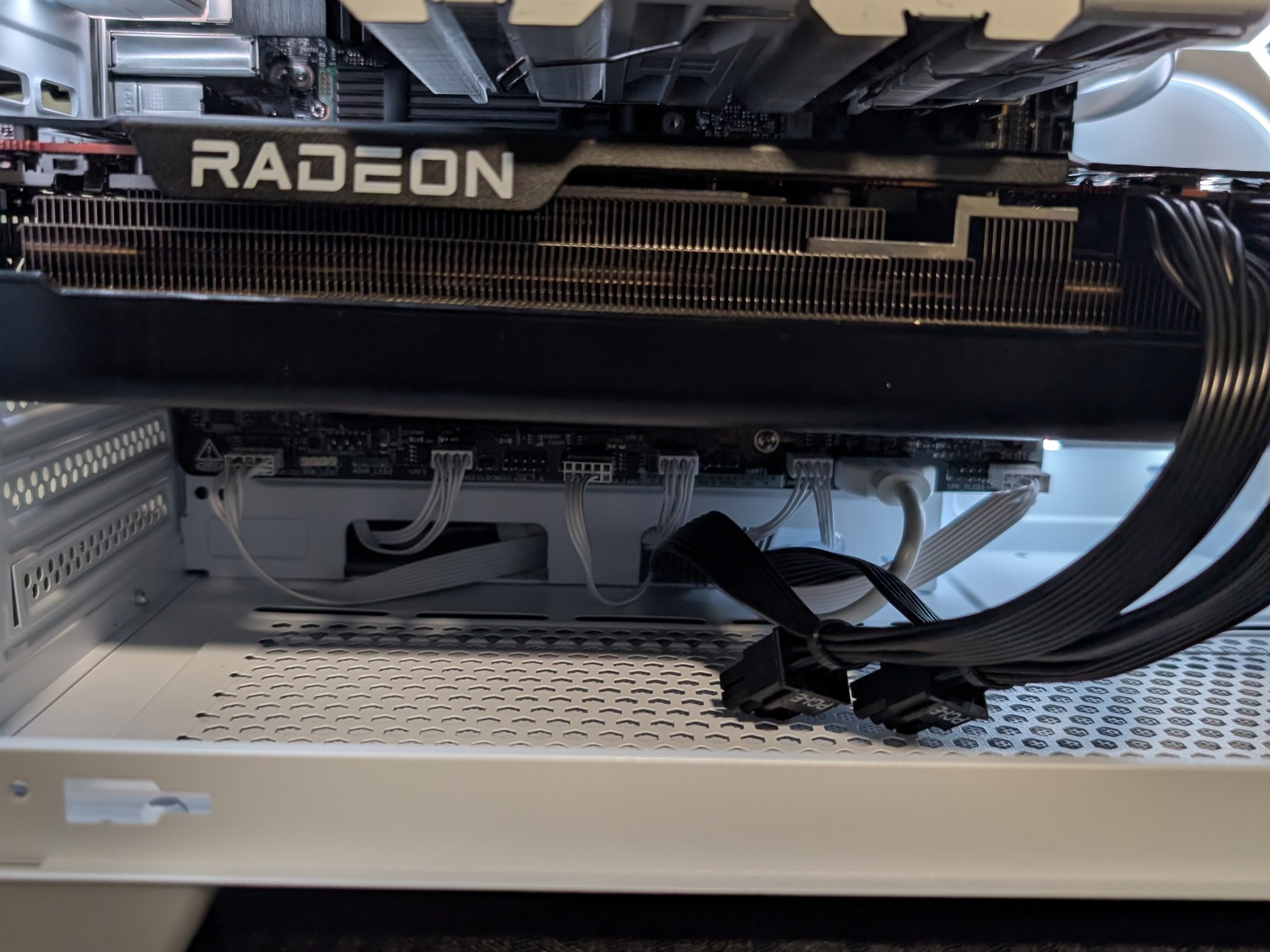 RX 7900 GRE 16GBvram-Ryzen 5 7500x3d-32 GB DDR5 6000-1 TB NVME Premium Gaming PC