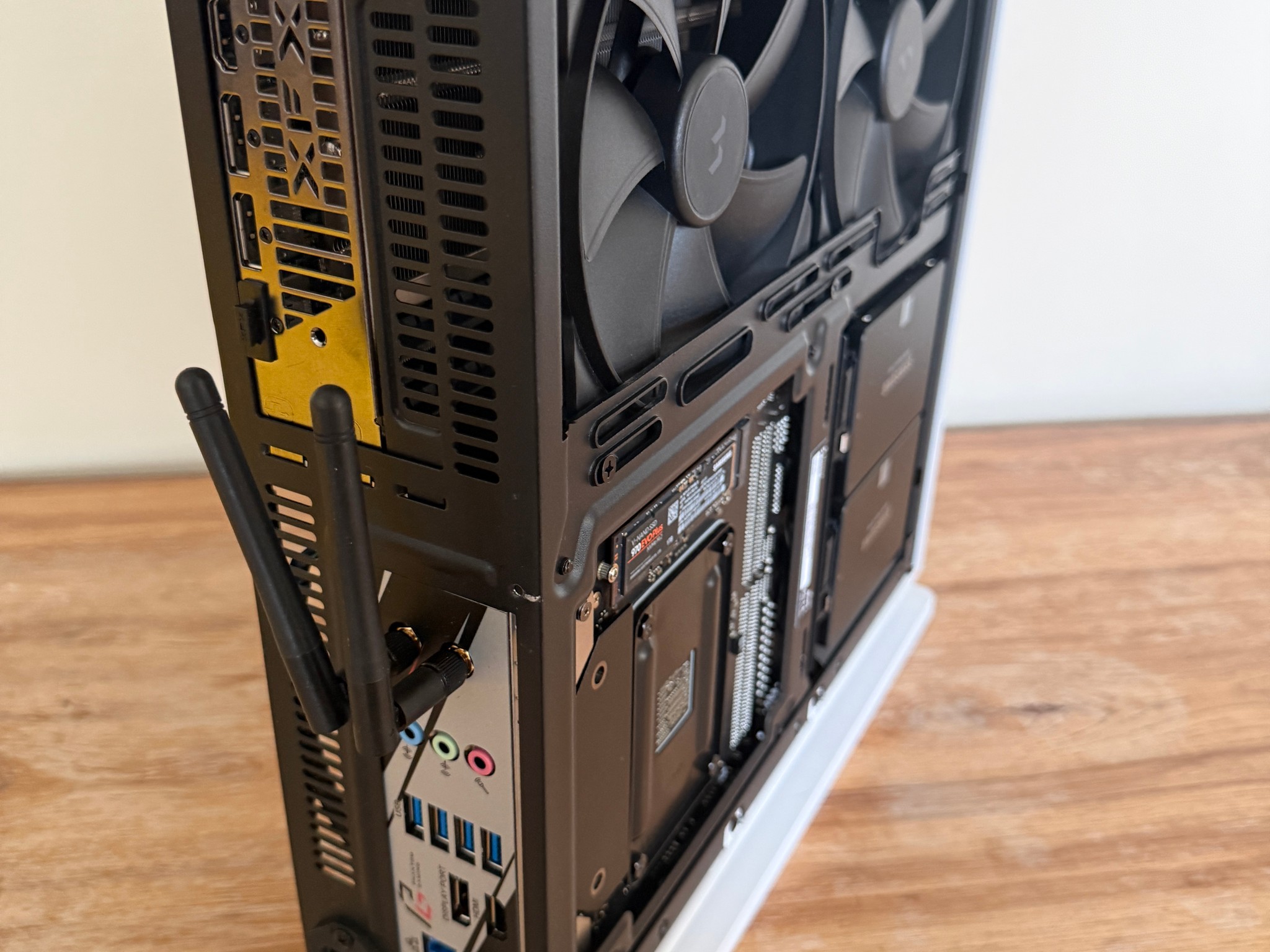 Radeon RX 7900 Gre Custom Gaming PC - Ryzen 7 5800X