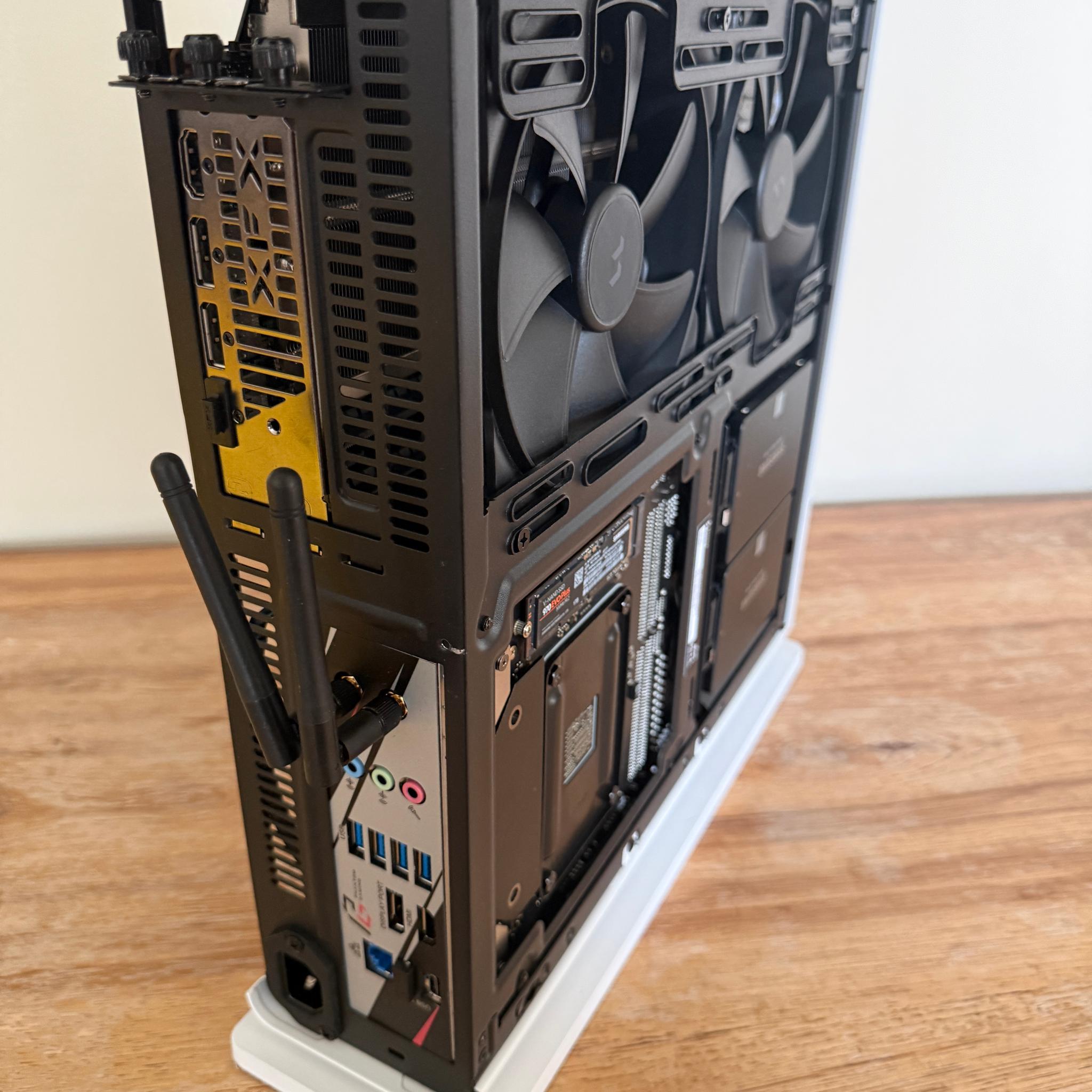 Radeon RX 7900 Gre Custom Gaming PC - Ryzen 7 5800X
