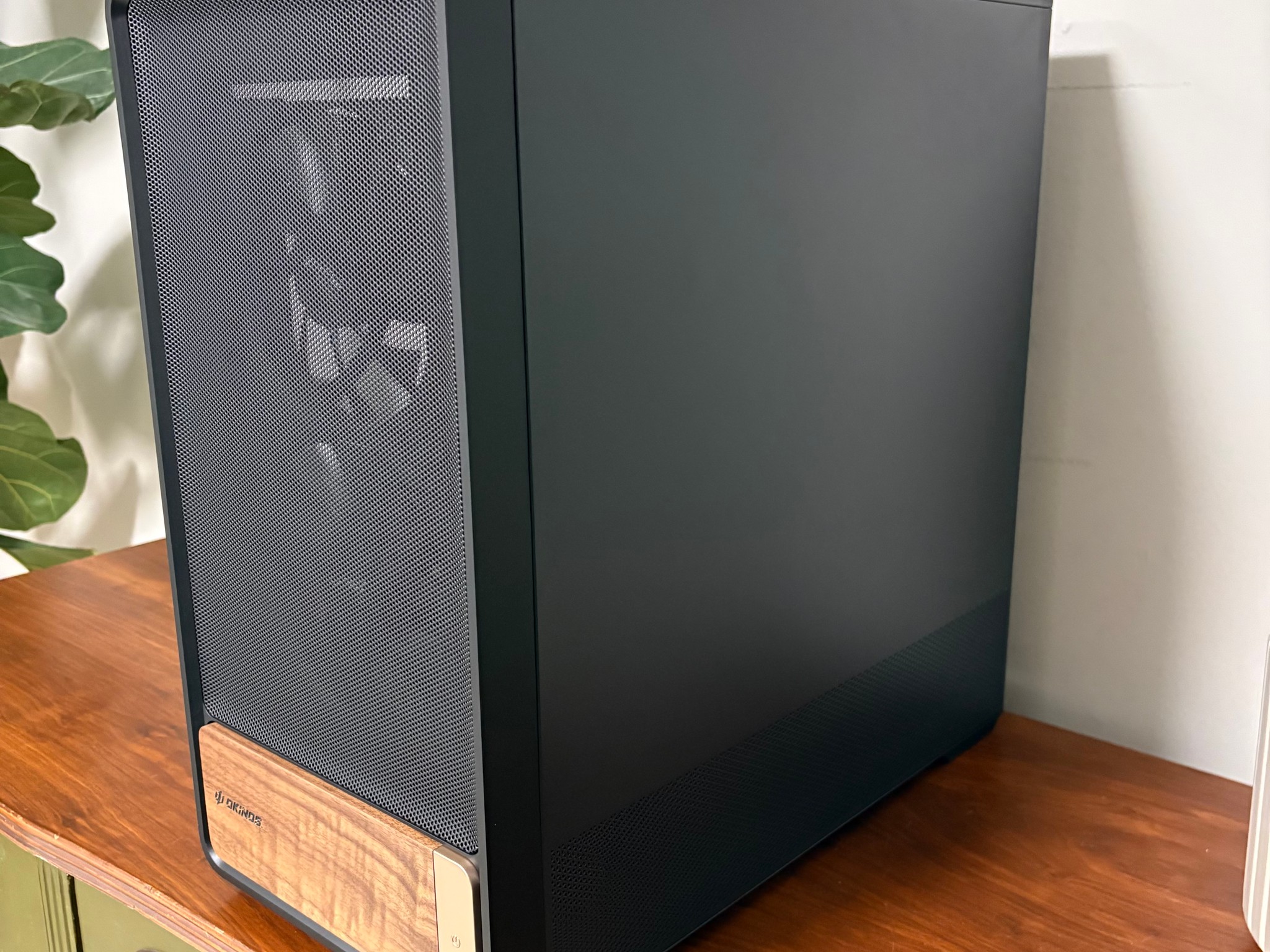 RTX 5070 Ti | Ryzen 5 7600X3D | 32GB DDR5 | 2TB NVMe | ATX 3.1 850W | Okionos Air Cross (ATX)