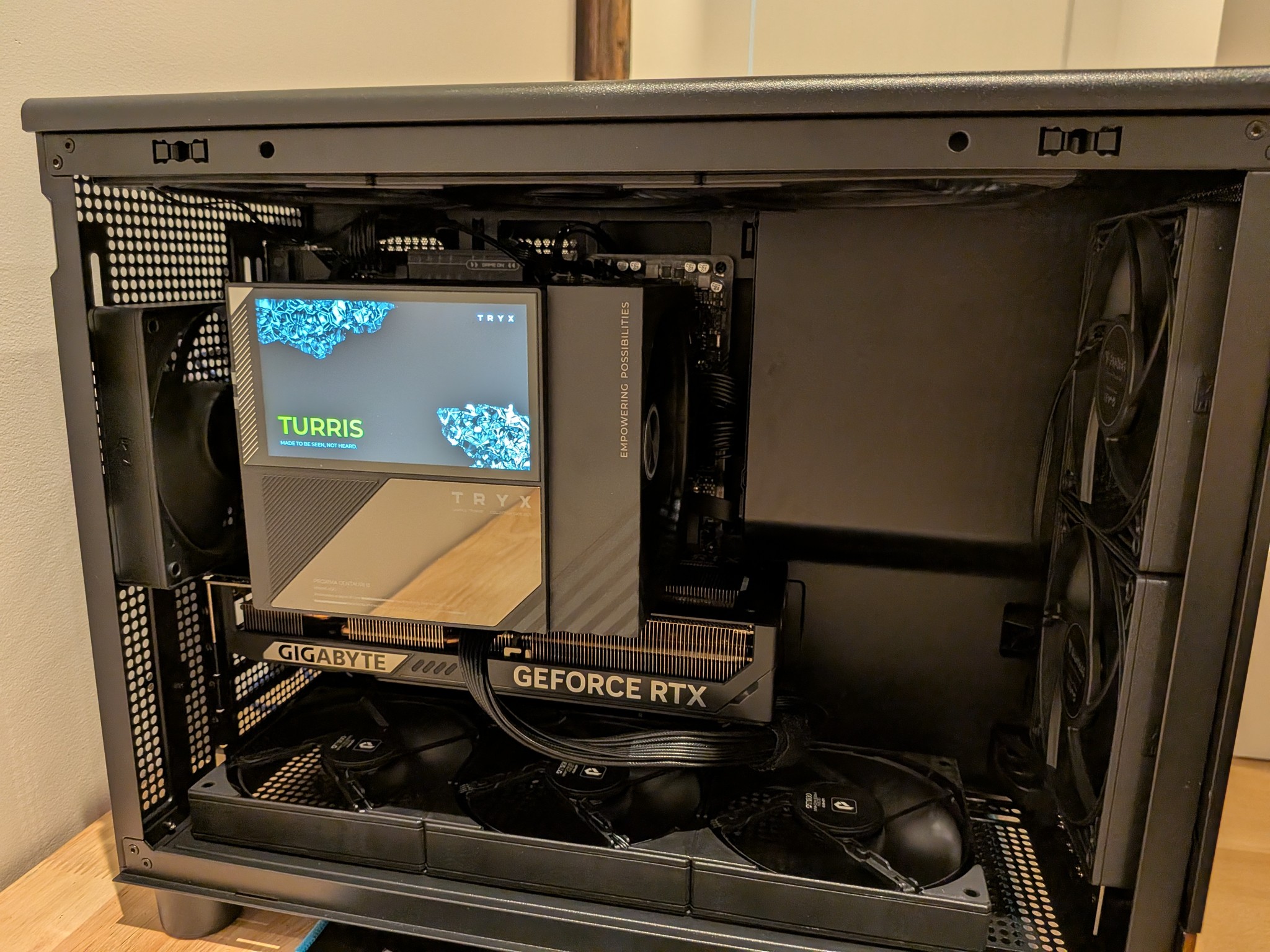 1440p Forest Blackout - RTX 5070, Ryzen 5 7600X3D, 32 GB DDR5 RAM, 2 TB Gen 4 NVME