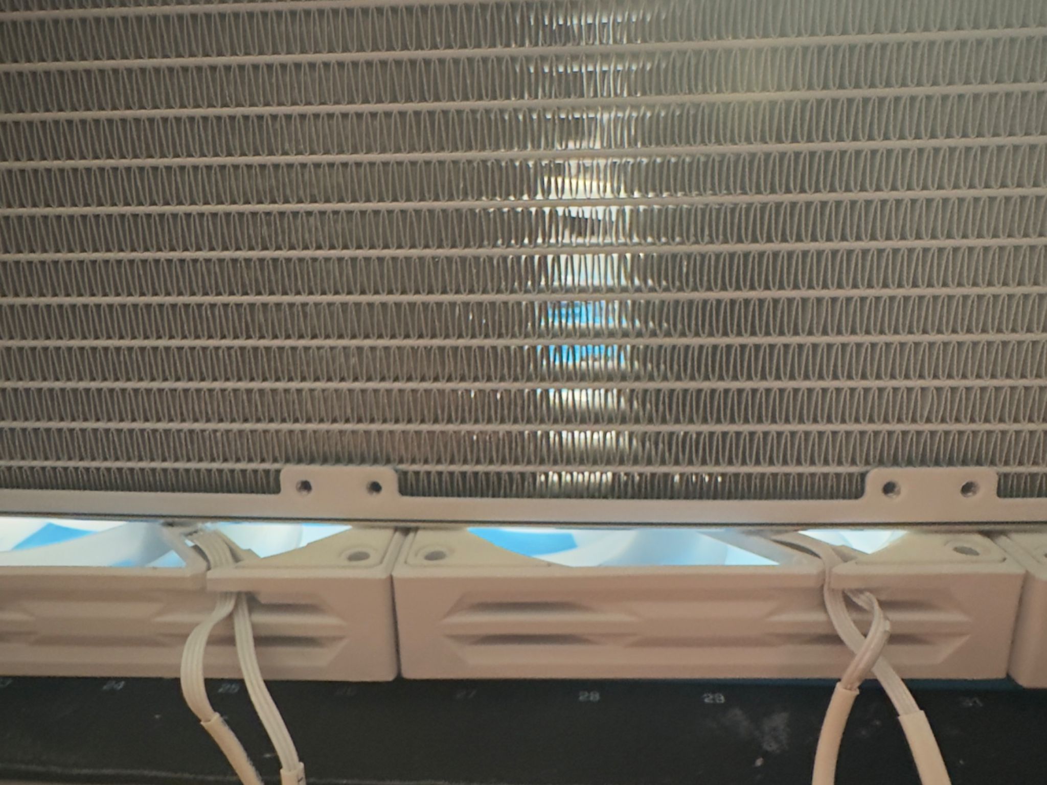 USED-VERY GOOD Lian Li Galahad 360 AIO RGB - White w/Box and all components including fans.
