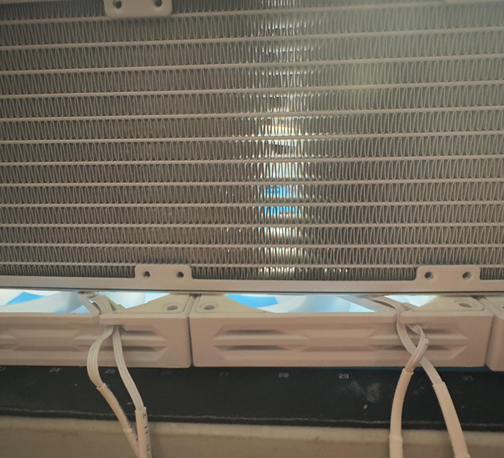 USED-VERY GOOD Lian Li Galahad 360 AIO RGB - White w/Box and all components including fans.