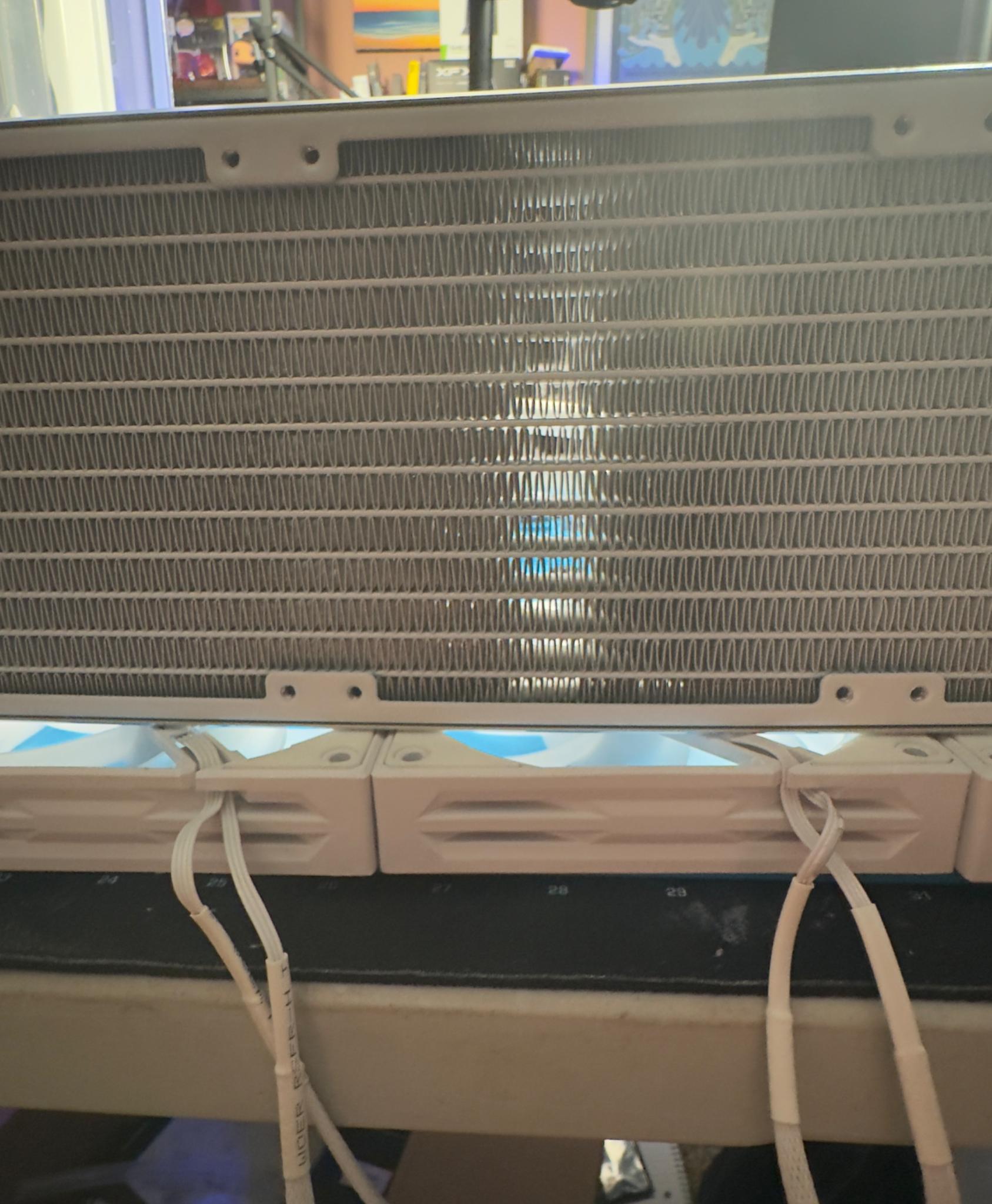 USED-VERY GOOD Lian Li Galahad 360 AIO RGB - White w/Box and all components including fans.