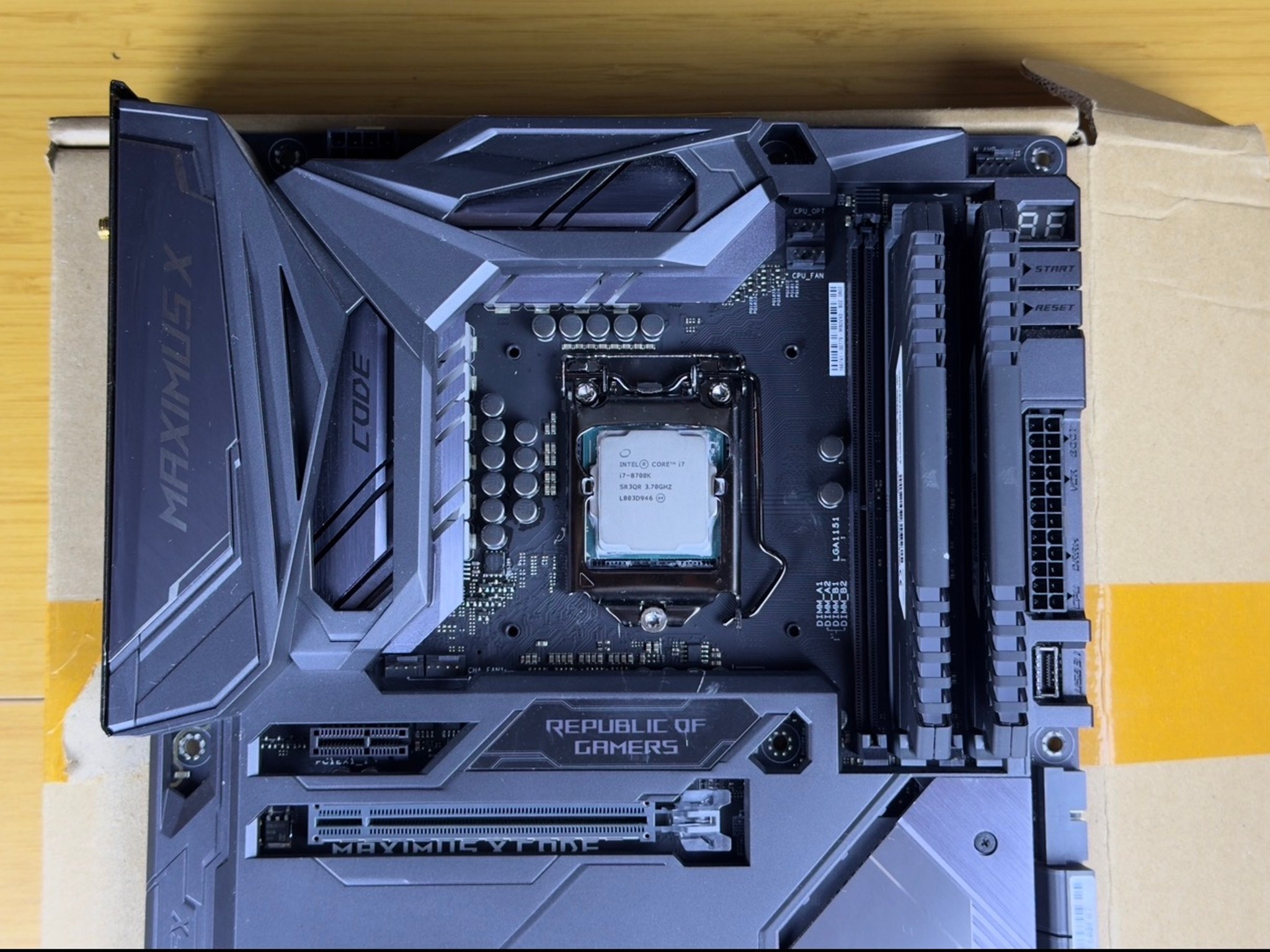 🔥ROG MAXIMUS X CODE🔥 WiFi ATX |LGA1151| i7-8700k | Corsair RGB VENGEANCE 2x8gb Ram