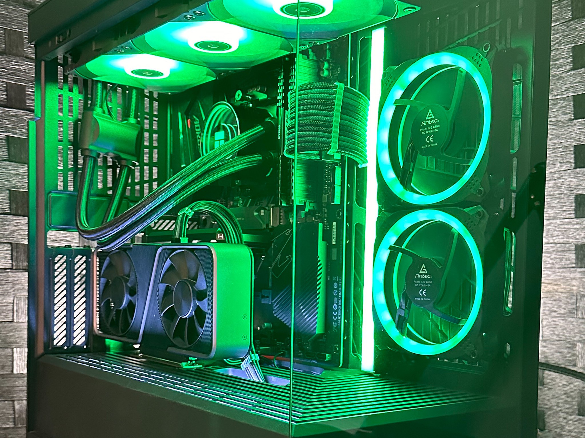 RTX 3070 | Ryzen 7 5700X - 1TB Gen 4 NVME- 32GB 3200 Memory in the HYTE Y40!