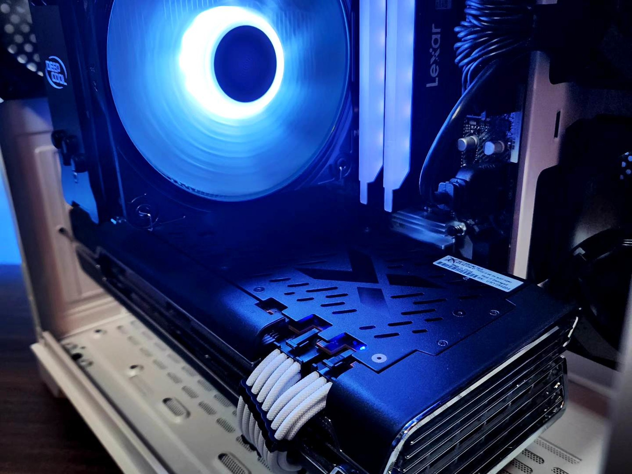 💙🤍 RX 5700XT // Ryzen 5 5600 // 16GB 3600MHz // 1TB NVMe Gen 3