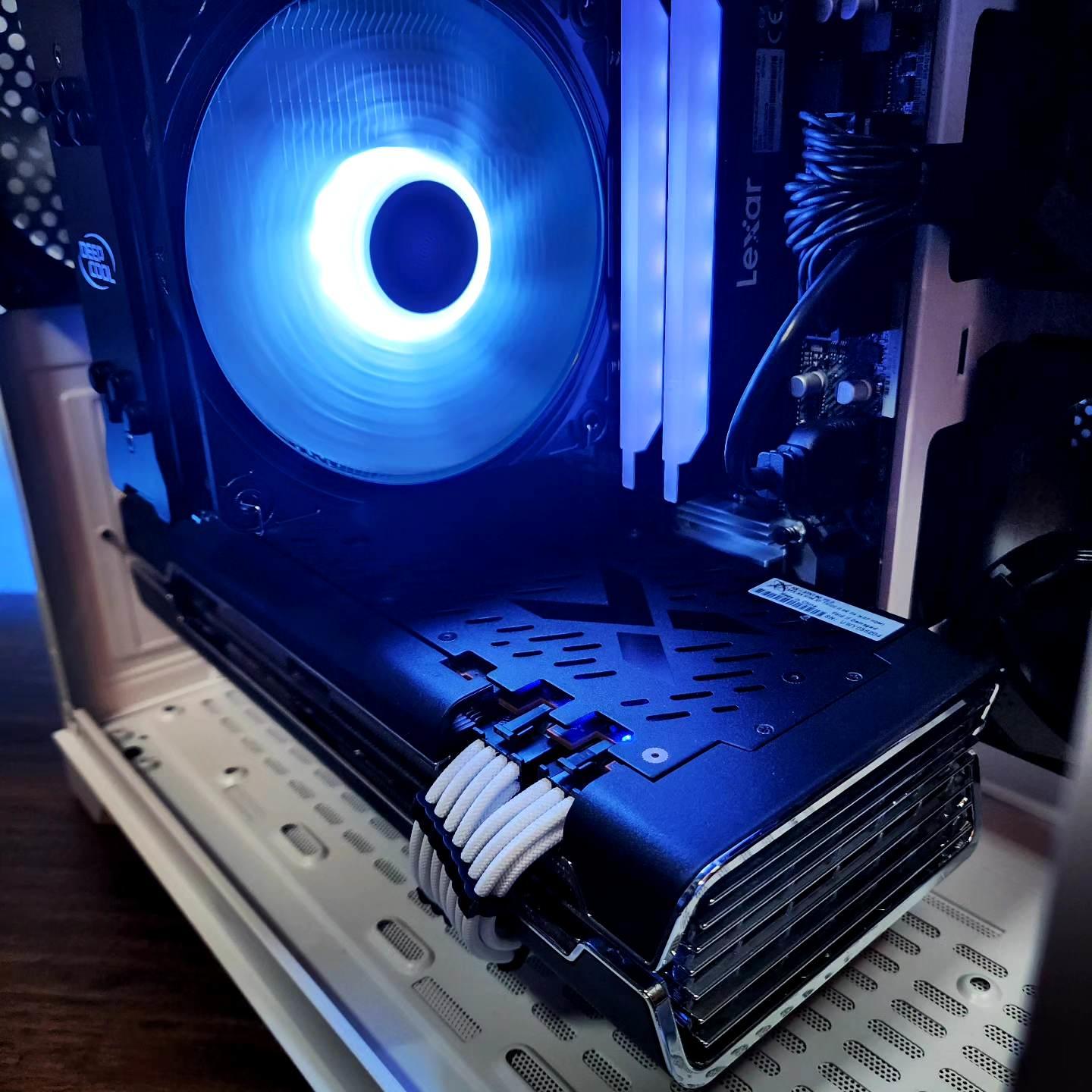 💙🤍 RX 5700XT // Ryzen 5 5600 // 16GB 3600MHz // 1TB NVMe Gen 3