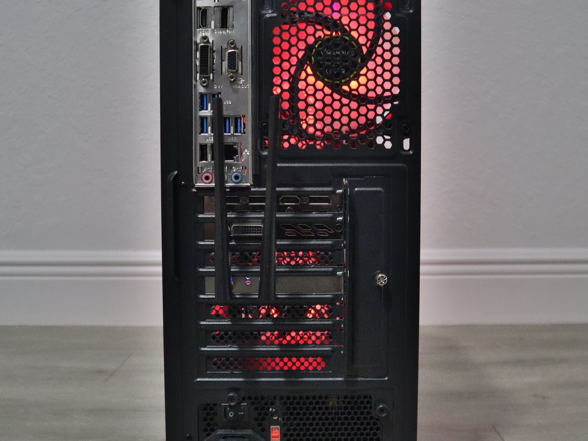 Gaming PC - GTX 1080, i7-7700, 16GB DDR4, WIFI, ARGB, BLACK, 120GB SATA SSD, 1TB HDD.