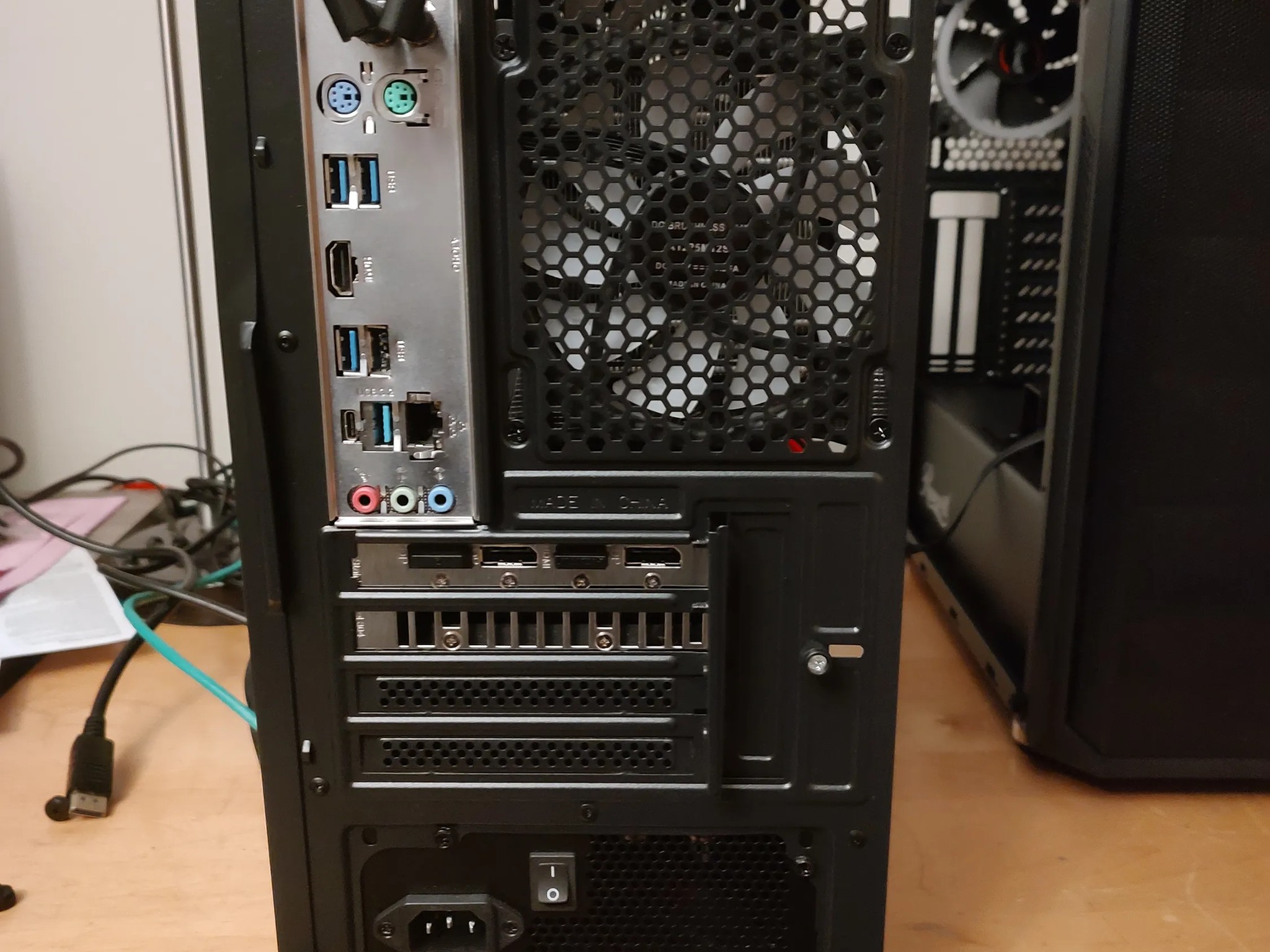 Gaming PC - Ryzen 5 3600, RX 6600XT, 16GB RAM / 1TB SSD