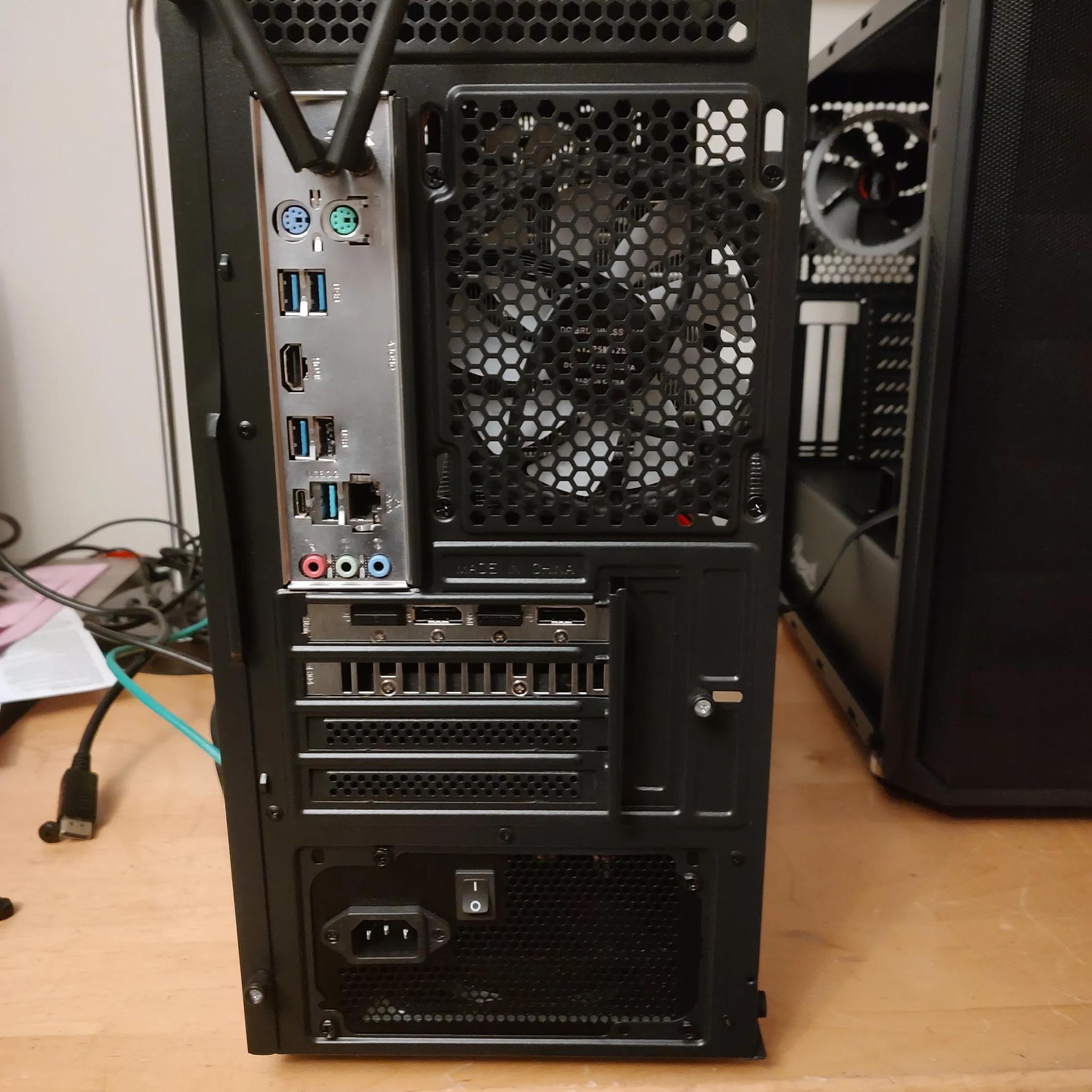 Gaming PC - Ryzen 5 3600, RX 6600XT, 16GB RAM / 1TB SSD