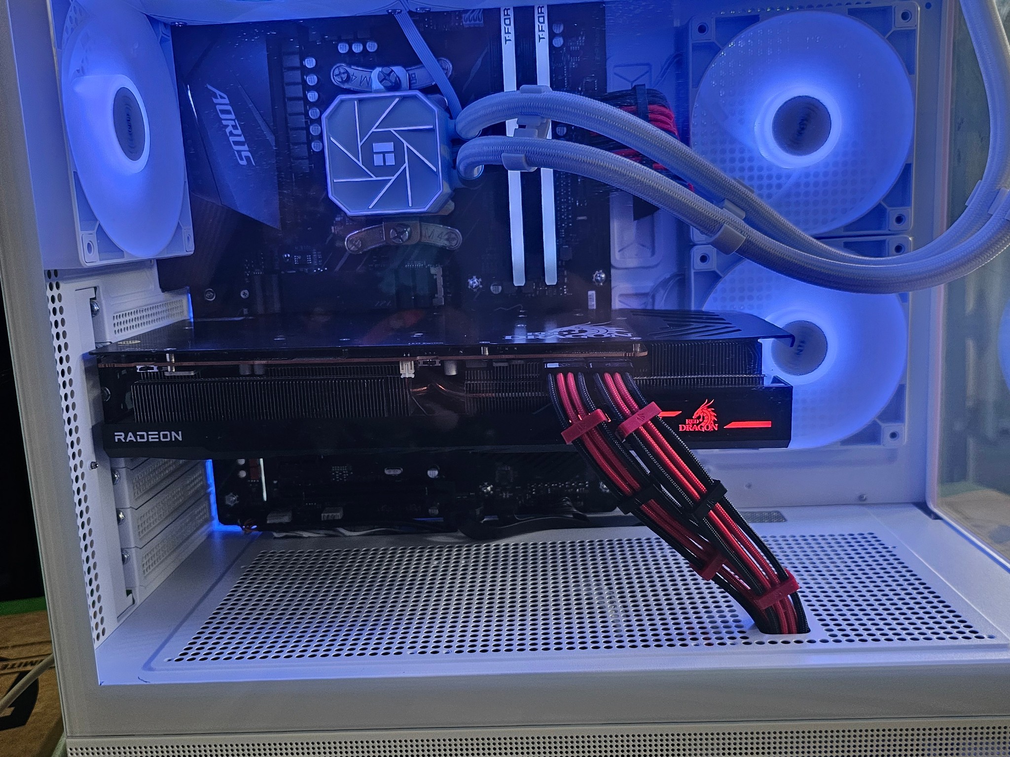 White Gaming PC | Ryzen 9 5900X  | 32GB RAM | 1TB SSD | 6800xt 16GB | WINDOWS 11 PRO |