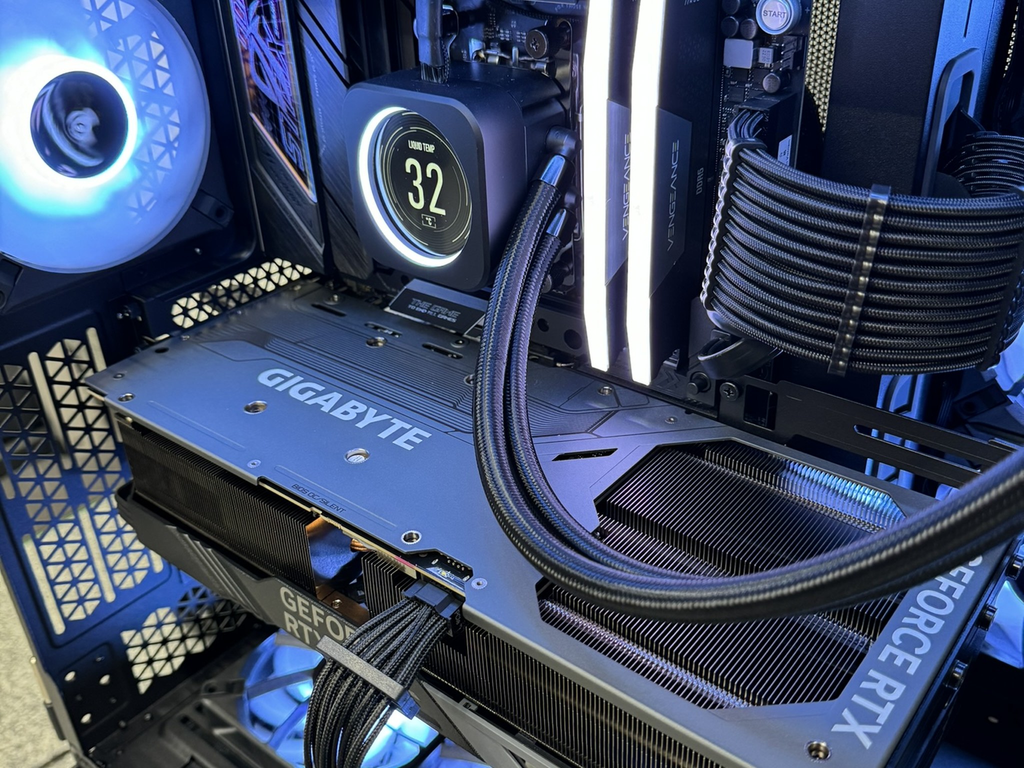 Corsair Pro Gaming PC | RTX 4090, Ryzen 7 7800X3D, 32GB DDR5 6000MHz, 3TB NVMe SSD, 1000w