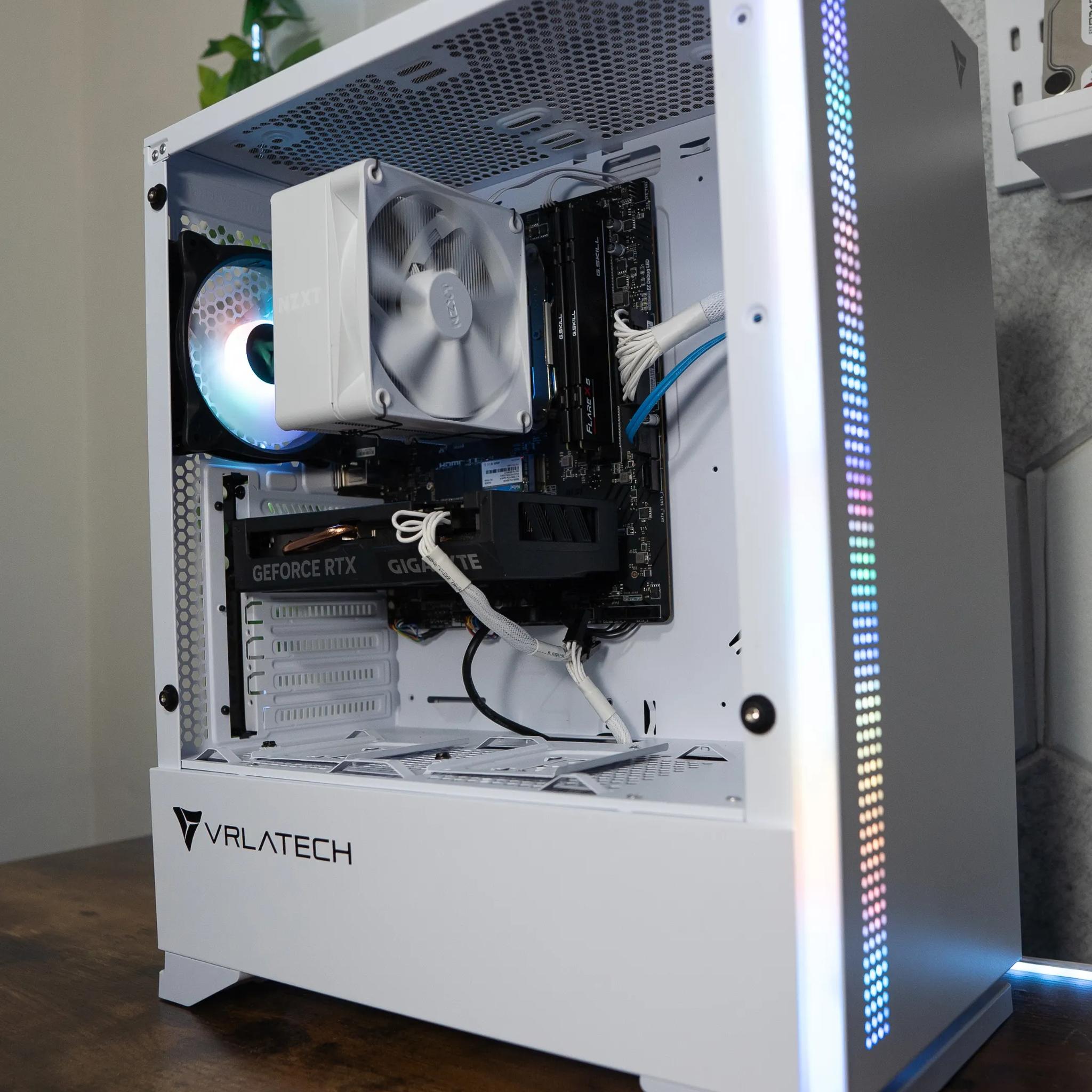 🌨🌨 | GIGABYTE RTX 4060 | RYZEN 5 8400F | 32GB DDR5 RAM | 1.5TB | Arctic Snow