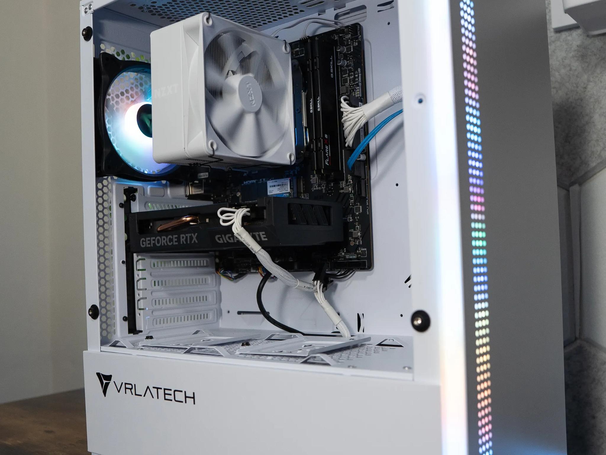 🌨🌨 | GIGABYTE RTX 4060 | RYZEN 5 8400F | 32GB DDR5 RAM | 1.5TB | Arctic Snow